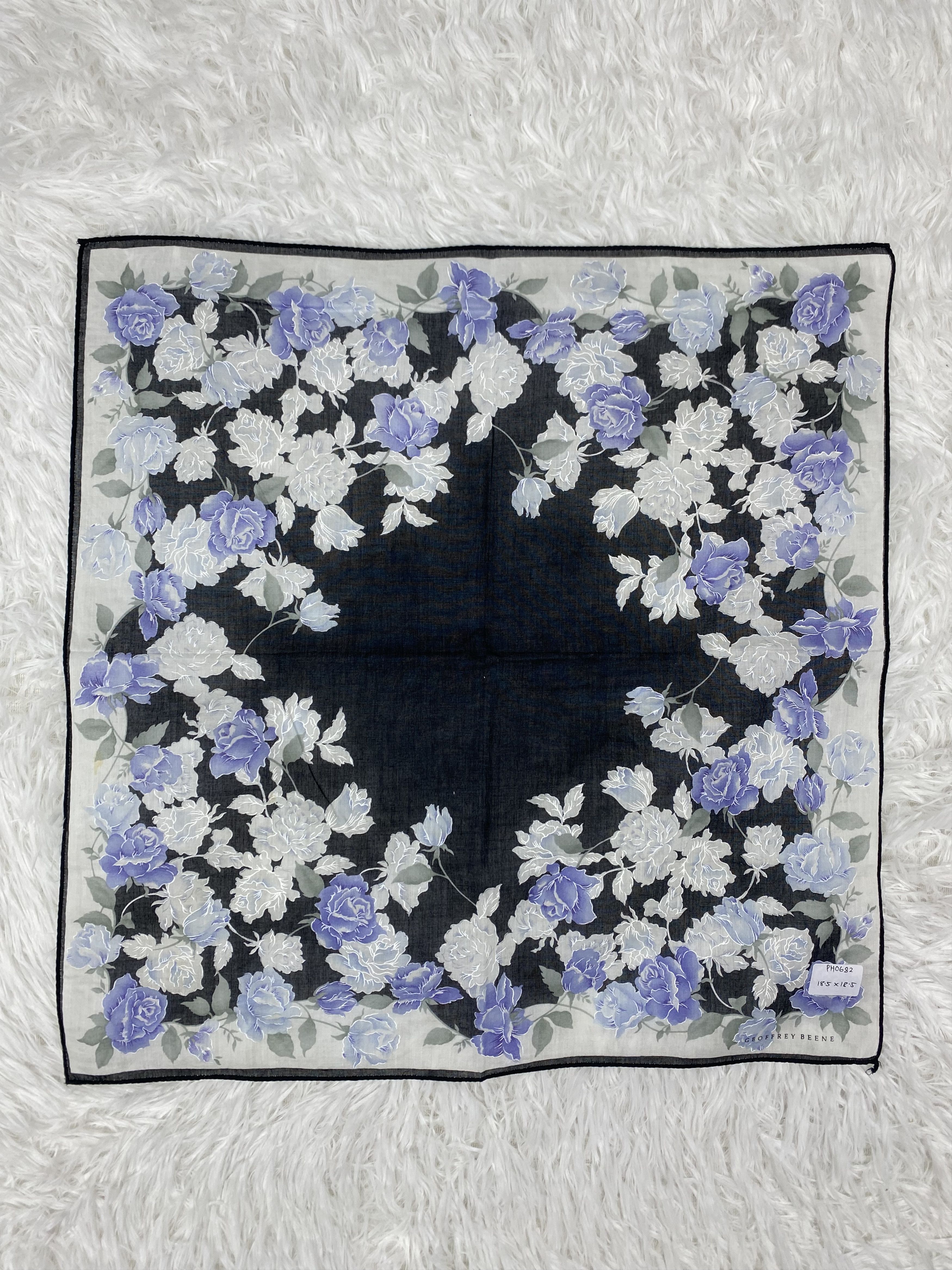 Geoffrey B. Small × Vintage Vintage Geoffrey Beene Handkerchief Neckerchief PH0682 Size ONE SIZE - 3 Thumbnail