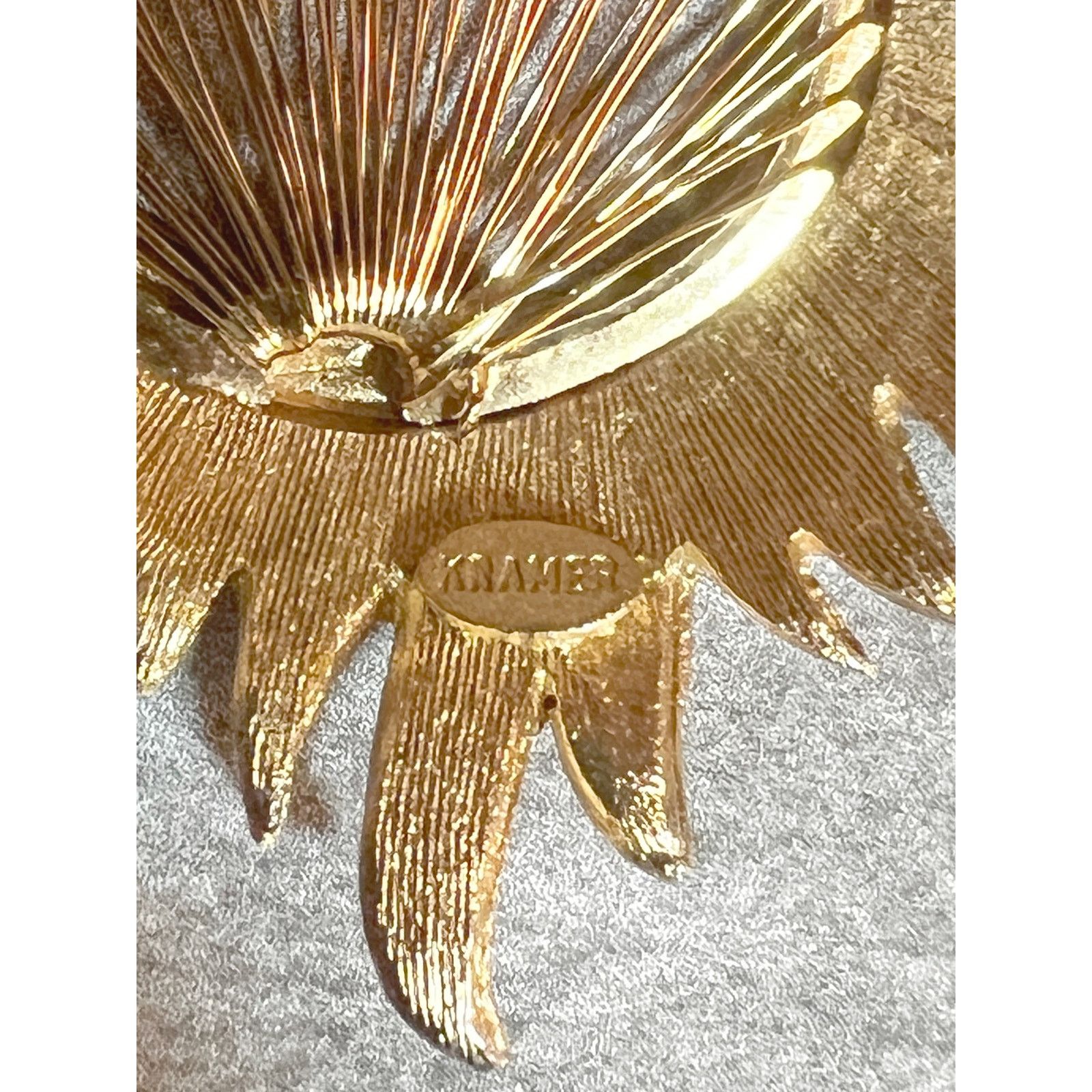 Vintage Vintage c1980 Kramer Retro Gold-Tone Sunflower Brooch Pin Size ONE SIZE - 3 Thumbnail