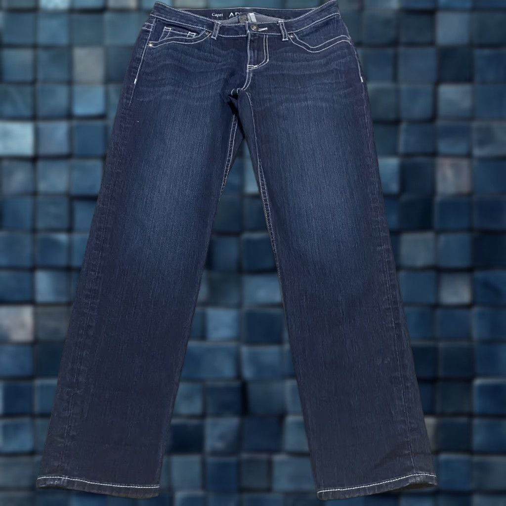 Apt. 9 Apt. 9 Jeans Womens Sz 4 Capri Denim Blue Dark Wash Straight Rhinestone Pockets Size 27" / US 4 / IT 40 - 1 Thumbnail