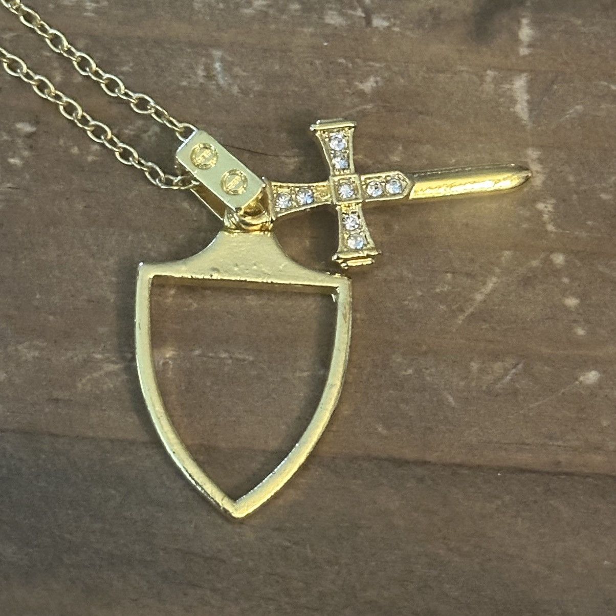 Other Gold tone sword cross shield pendant necklace Size ONE SIZE - 4 Thumbnail