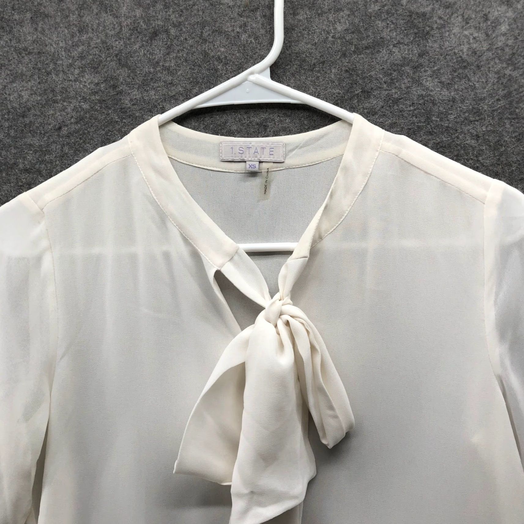 Vintage VINTAGE 1.STATE Tie Neck Peplum Blouse Womens XS White Chiffon Short Sleeve Bow Size XS / US 0-2 / IT 36-38 - 5 Thumbnail