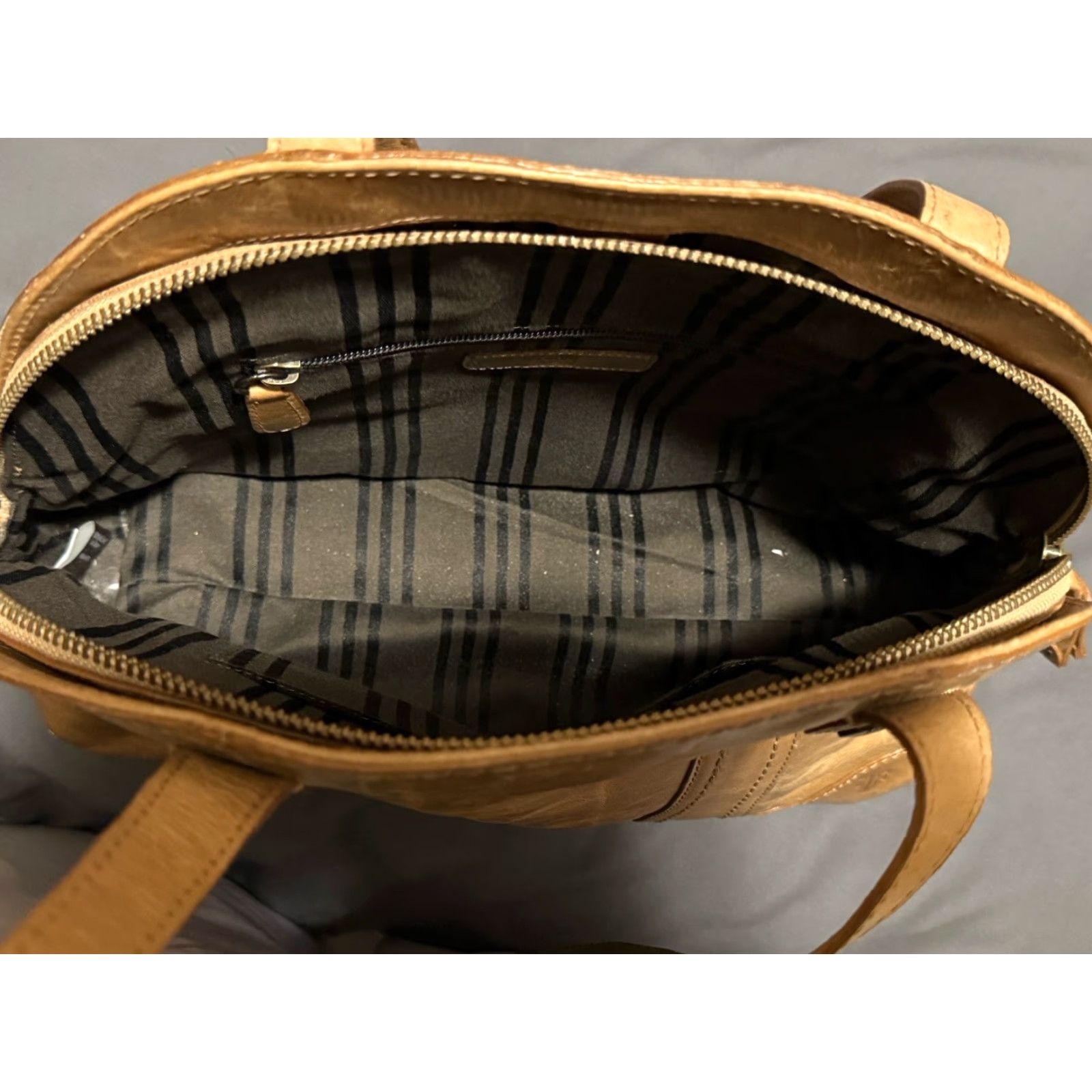 Frye Frye Melissa Zip Satchel Purse Light Brown Womens Bag Leather Domed Top Handle Zip Closure SATCHEL 90s style? Size ONE SIZE - 5 Thumbnail