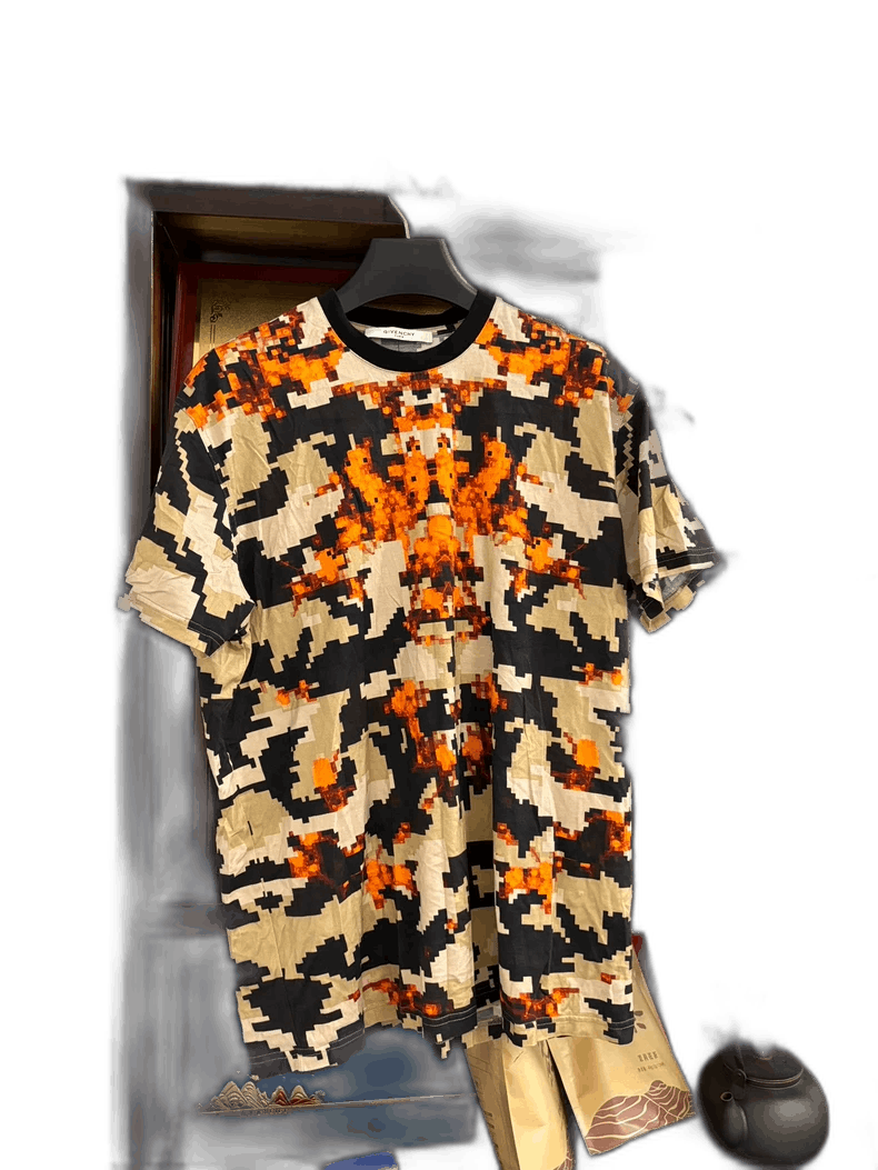 Givenchy Givenchy Givenchy Short Sleeve TShirt in Unique Pattern -2 Size US XS / EU 42 / 0 - 1 Thumbnail