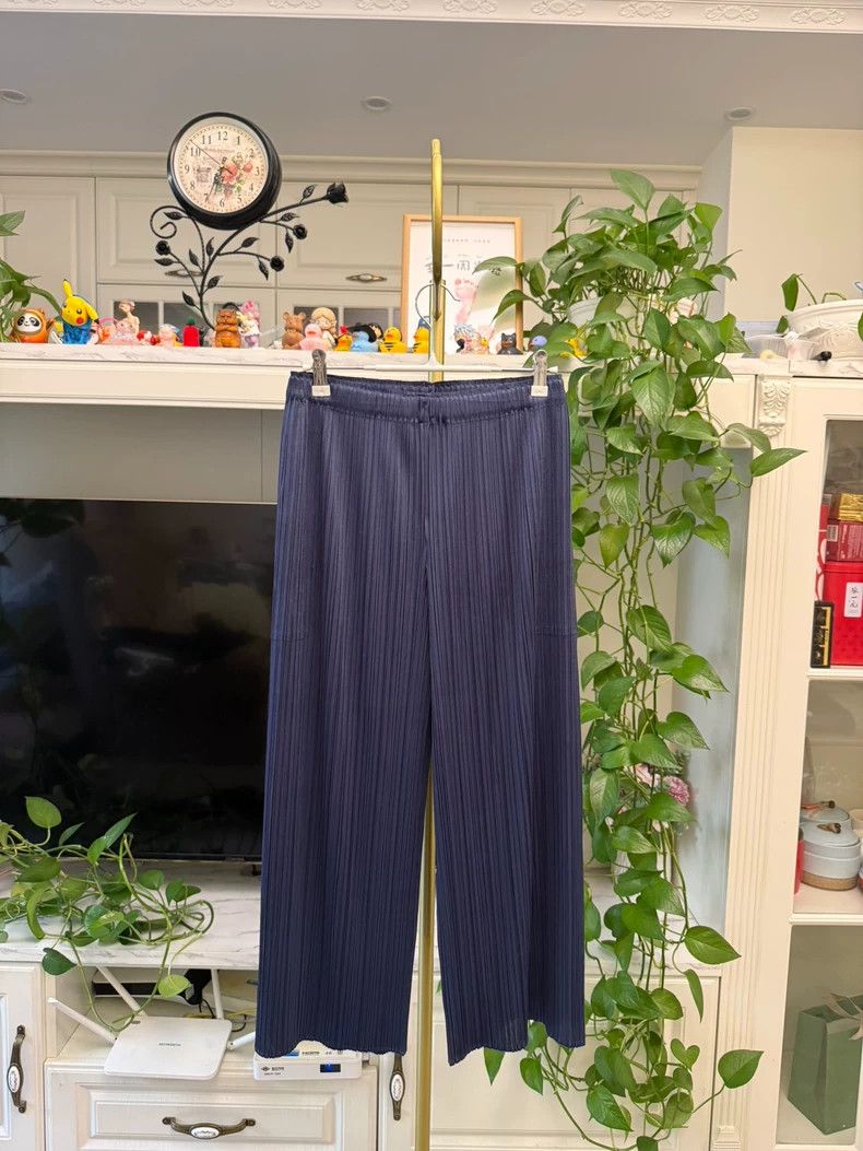 Issey Miyake Issey Miyake size:4 Grey pleated trousers Size 31" - 2 Thumbnail