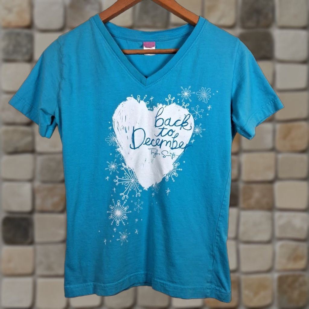 Vintage Taylor Swift Shirt Women Small Back To December Blue V Neck Heart Graphic LAT T-Shirt Casual Music Size S / US 4 / IT 40 - 1 Thumbnail