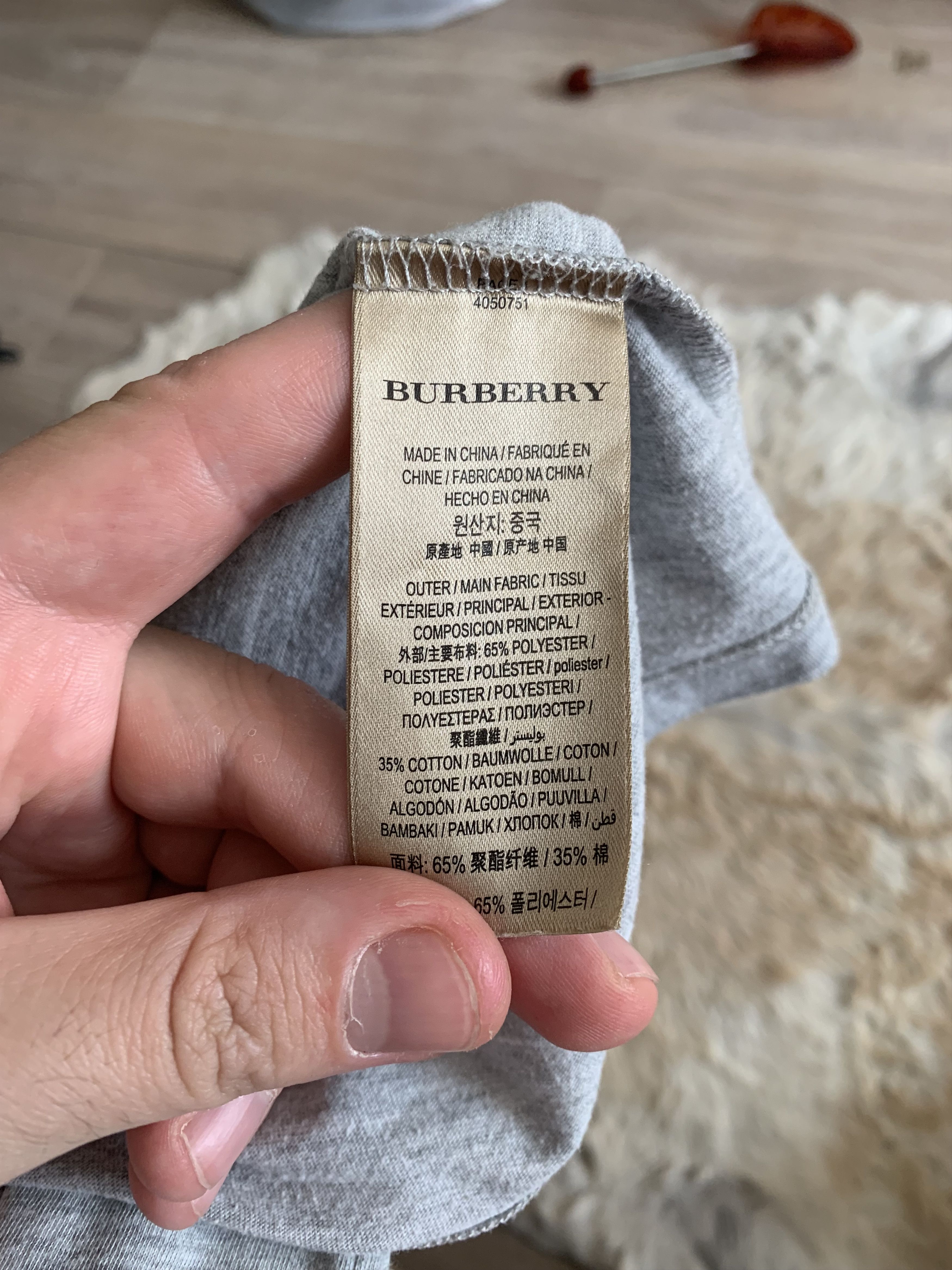 Burberry Burberry London England big logo t-shirt transparent logo M Size US M / EU 48-50 / 2 - 5 Thumbnail