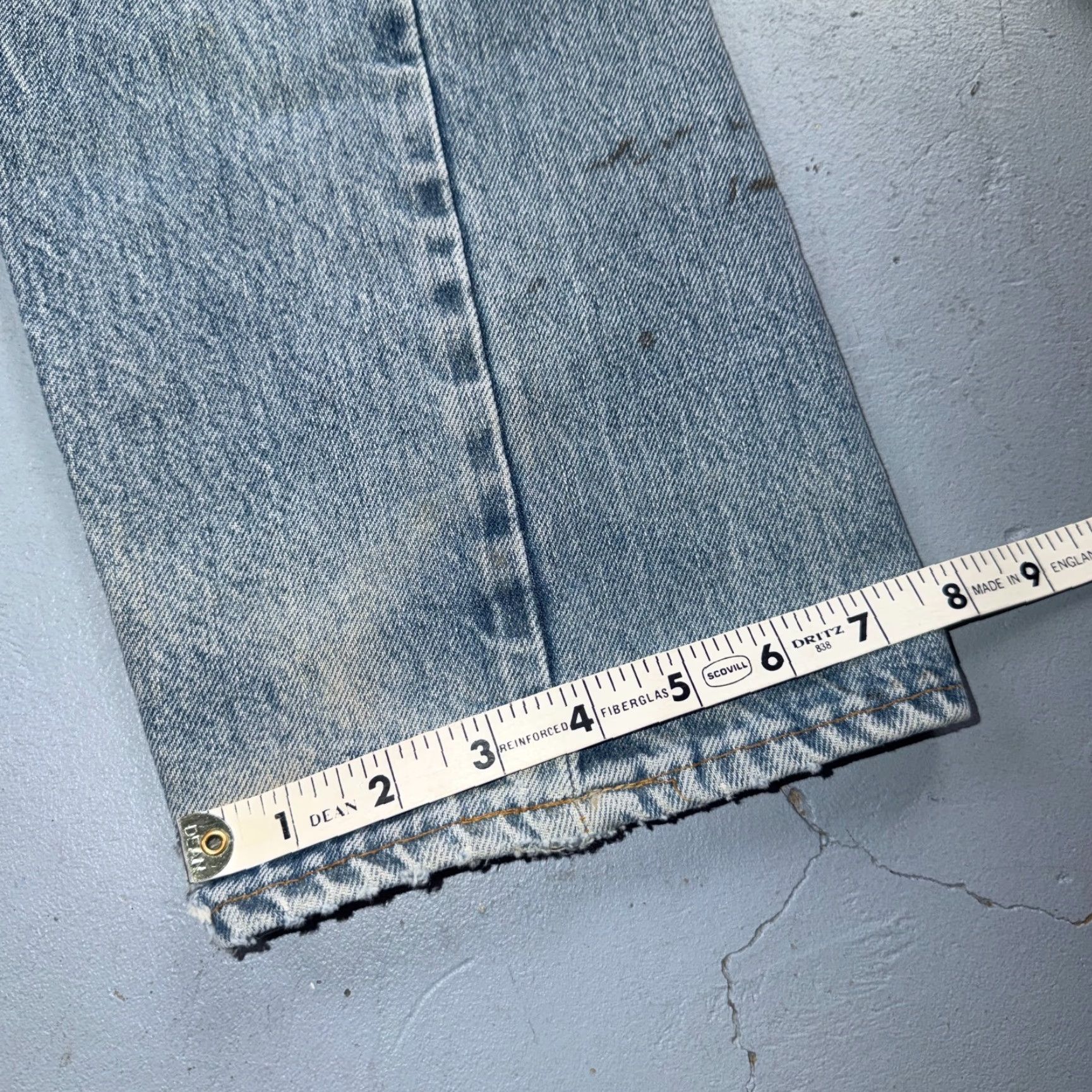 Levi's VINTAGE Levi's 501 Jeans Men Regular 31 Light Wash Blue 80s USA Distressed 5-Pocket Straight Denim 36in Inseam Button Closure Size US 31 - 5 Thumbnail