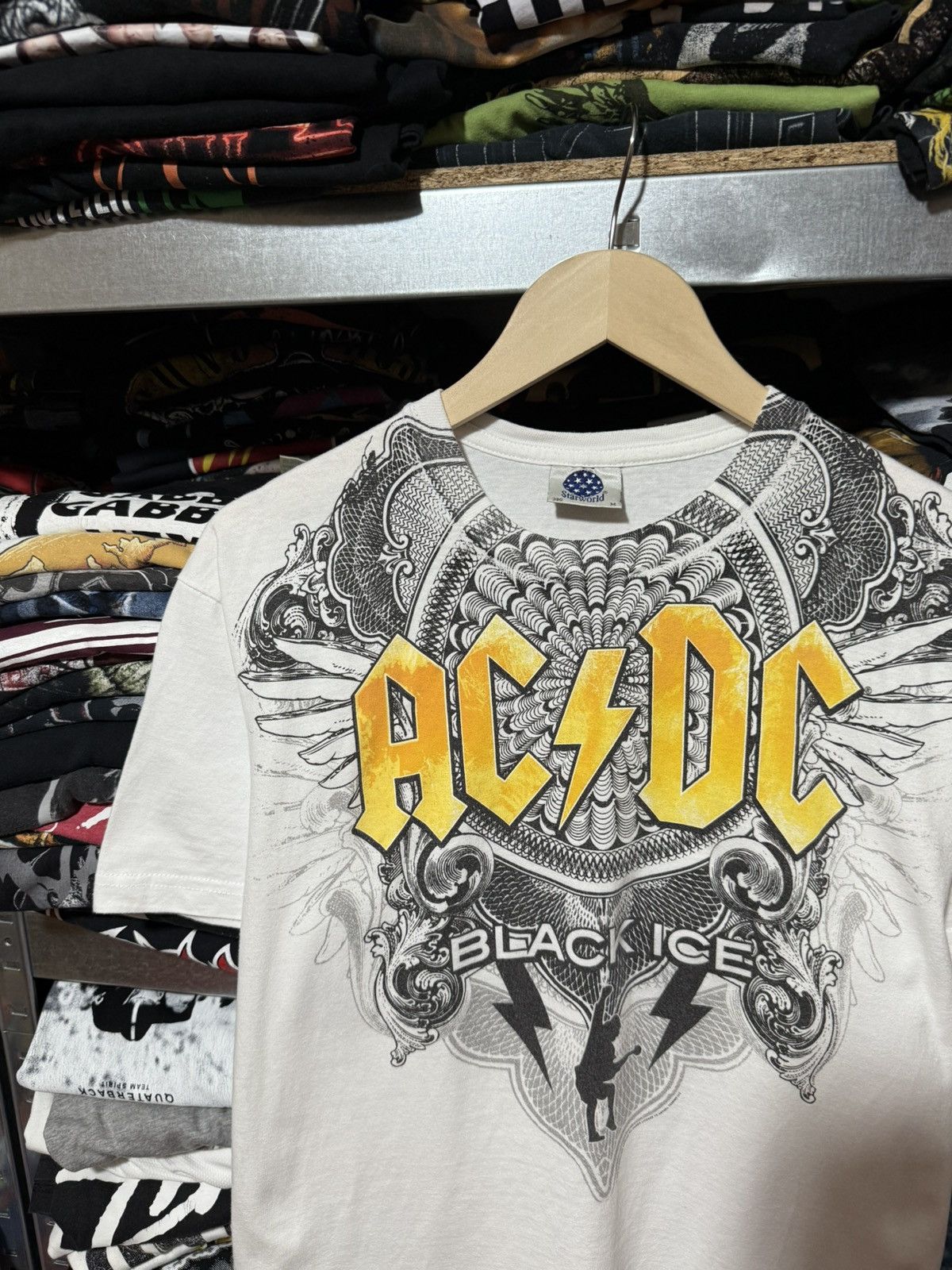 Vintage Vintage AC/DC Back Ice 2009 Rock Band T-Shirt Y2K Size US M / EU 48-50 / 2 - 3 Thumbnail