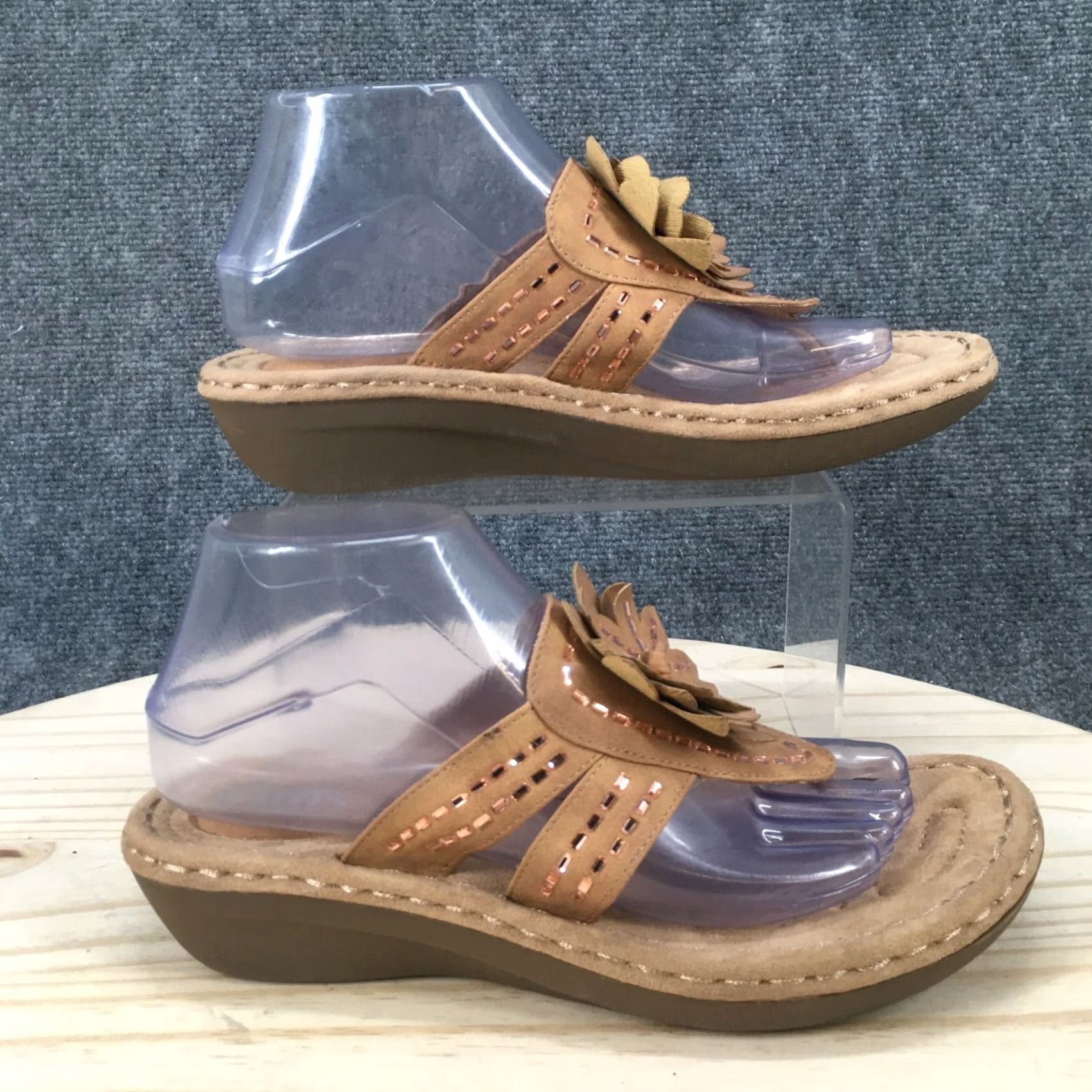 Vintage Cliffs by White Mountain Sandals Flip Flop Cupcake II Womens 8.5M Beige Slip On Casual Sandal Size US 9 / IT 39 - 2 Thumbnail