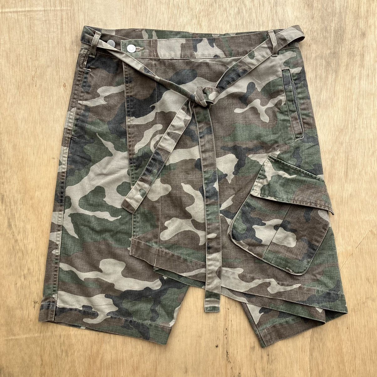 Japanese Brand EHYPHEN WORLD GALLERY SHORT UNIQUE CARGO PANTS Size US 32 / EU 48 - 1 Thumbnail