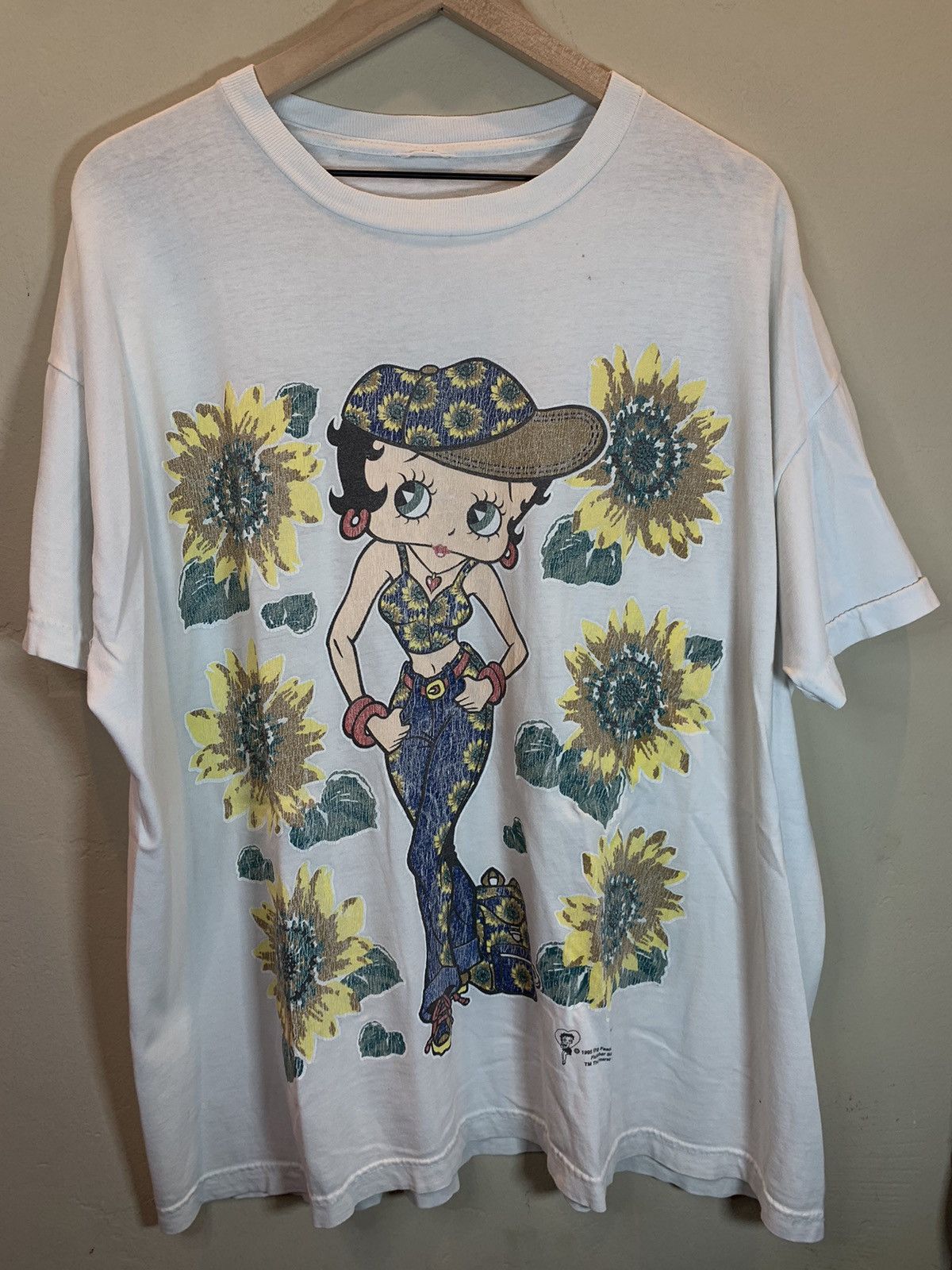 Vintage *RARE* Vintage 1995 Betty Boop Sunflowers Hippie AOP T-Shirt Size US XL / EU 56 / 4 - 1 Thumbnail
