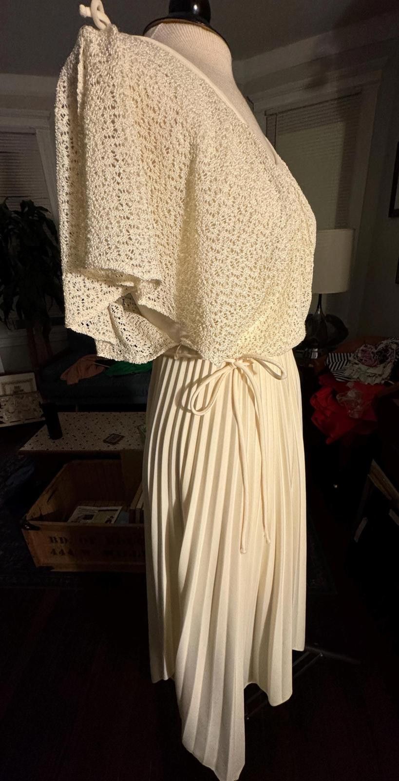 Designer 1970s Vintage Cream Pleated Retro Boho style VTG Dress Size M / US 6-8 / IT 42-44 - 4 Thumbnail