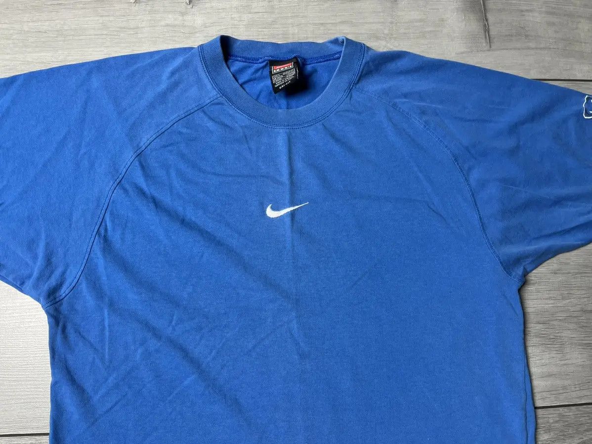 Nike Vintage Nike T-shirt middle swoosh 90s size Small Size US S / EU 44-46 / 1 - 3 Thumbnail