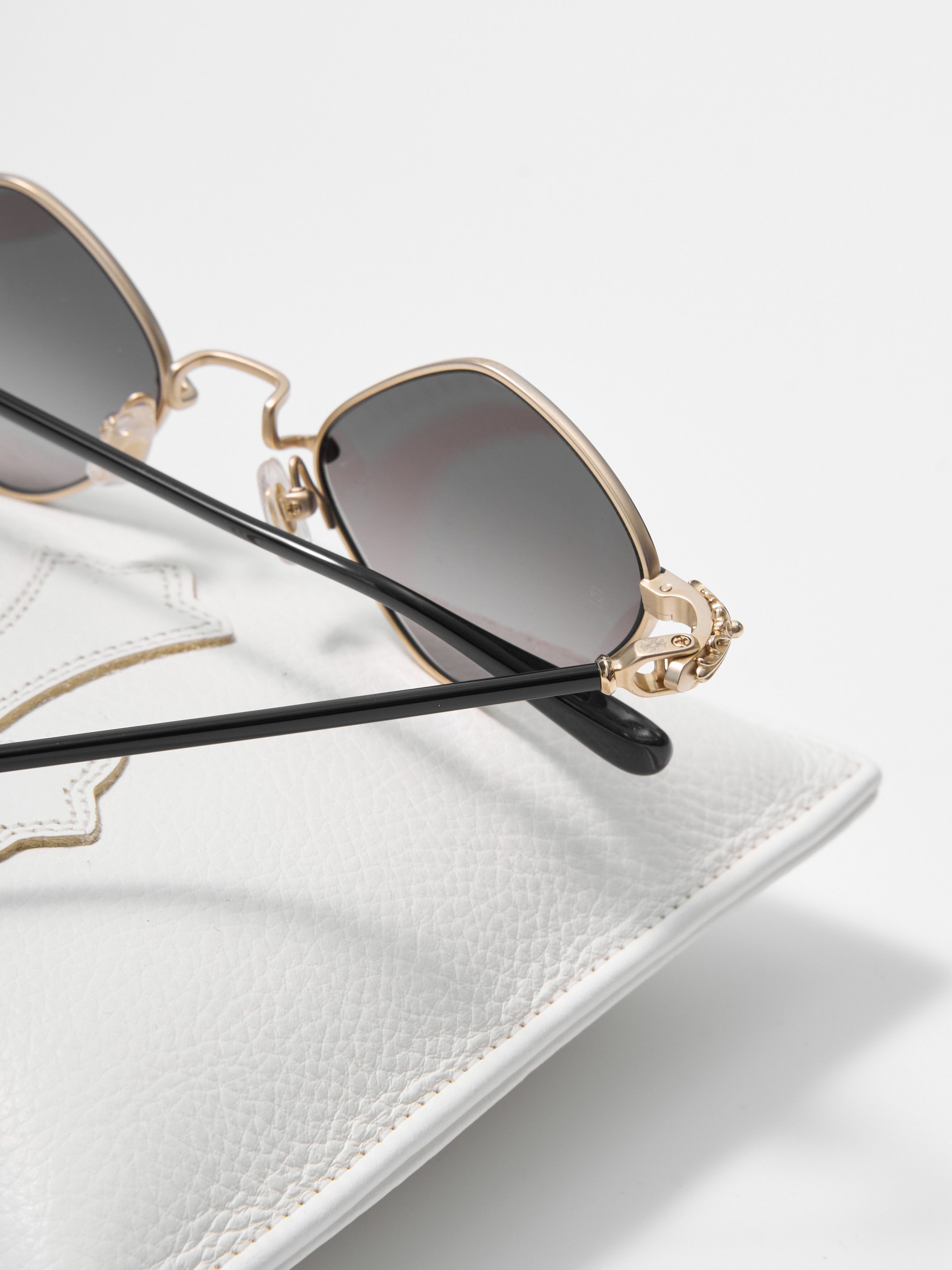 Chrome Hearts CHROME HEARTS DIAMOND DOG SUNGLASSES Size ONE SIZE - 5 Thumbnail
