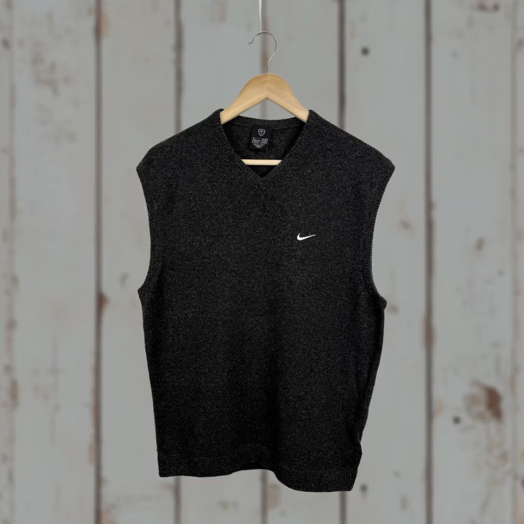Nike VINTAGE 90s Nike Golf Vest Wool Size L Gray Swoosh Logo Y2K Rare Mens Size US S / EU 44-46 / 1 - 1 Thumbnail