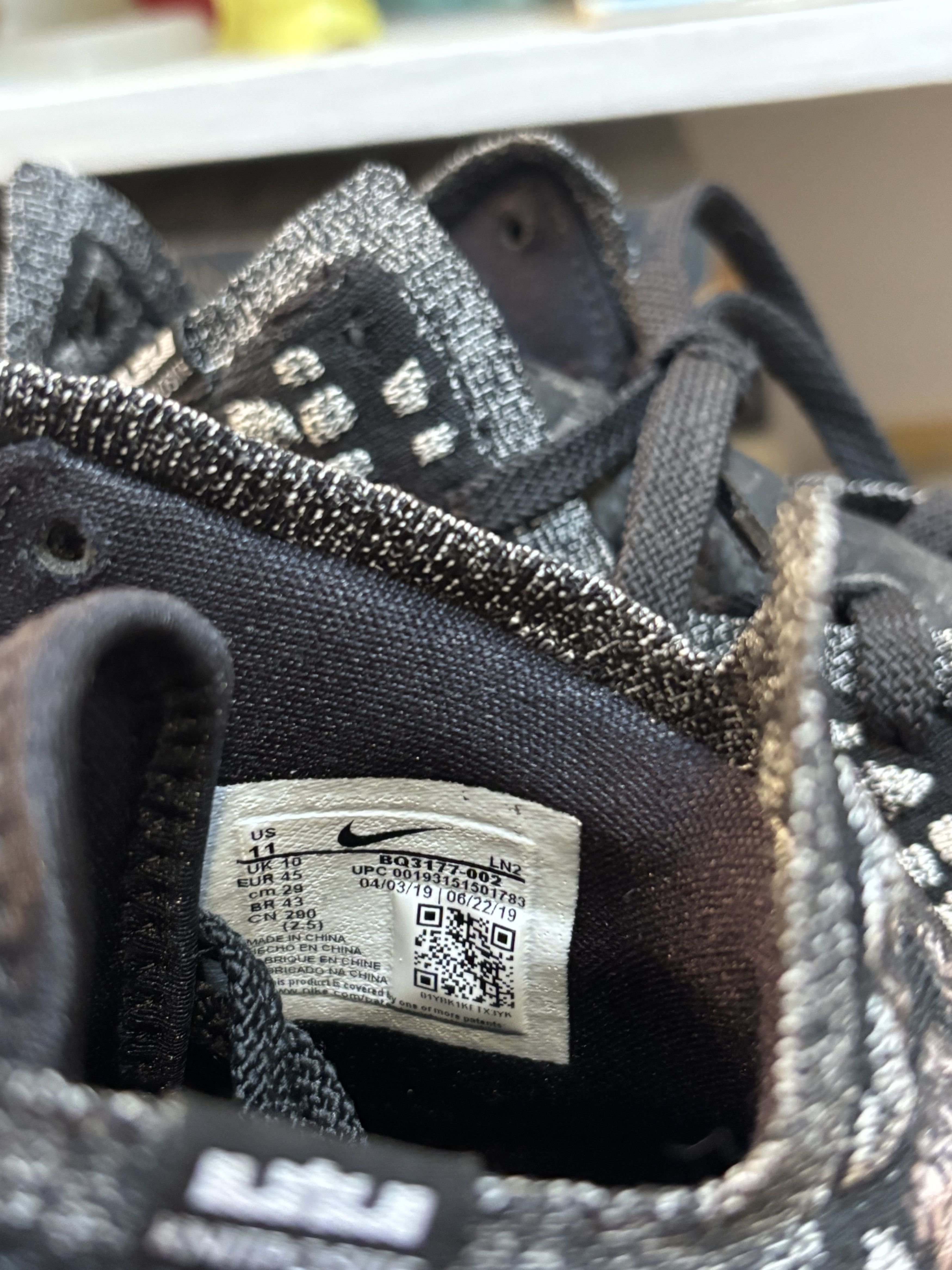 Nike NIKE LEBRON XVII 17 BLACK-BLACK-WHITE SZ 11 RARE! Size US 11 / EU 44 - 5 Thumbnail