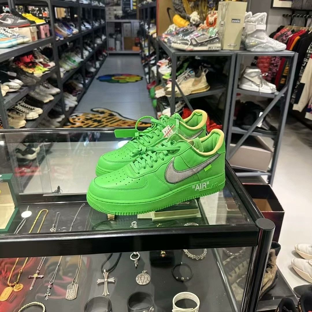 Nike Nike Green Lowtop Sneakers 13 Men Size US 13 / EU 46 - 1 Thumbnail