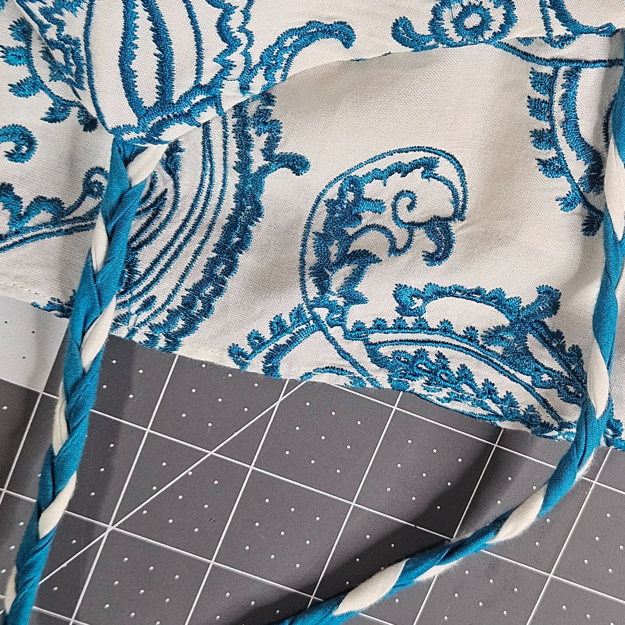 Alice + Olivia Alice + Olivia Blue White Paisley Mini Dress Size 6 | Ruffle Size M / US 6-8 / IT 42-44 - 14 Thumbnail