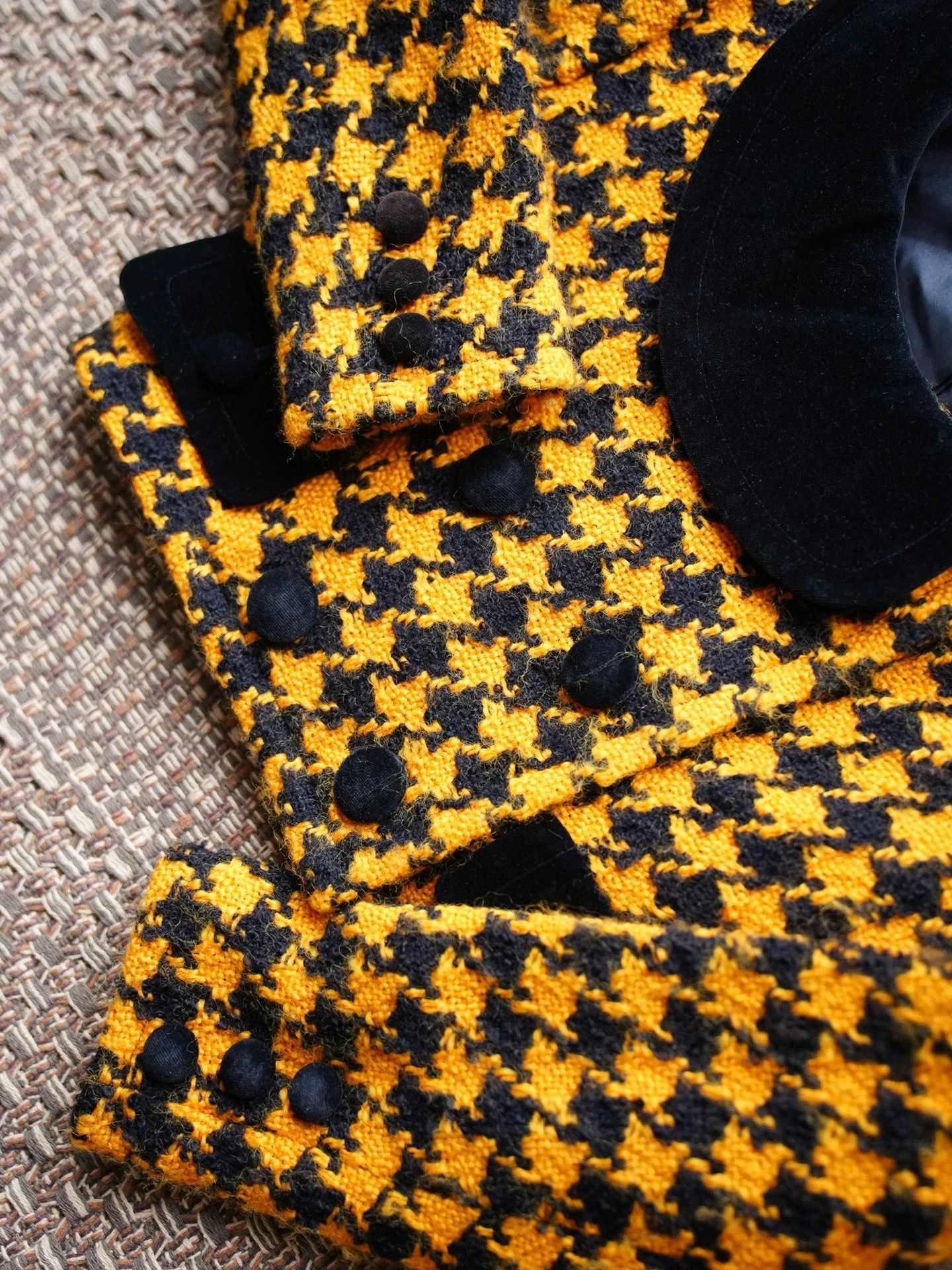 Moschino MOSCHINO VINTAGE HOUNDSTOOTH WOOL VELVET SHORT BLAZER S/M Size S / US 4 / IT 40 - 4 Thumbnail