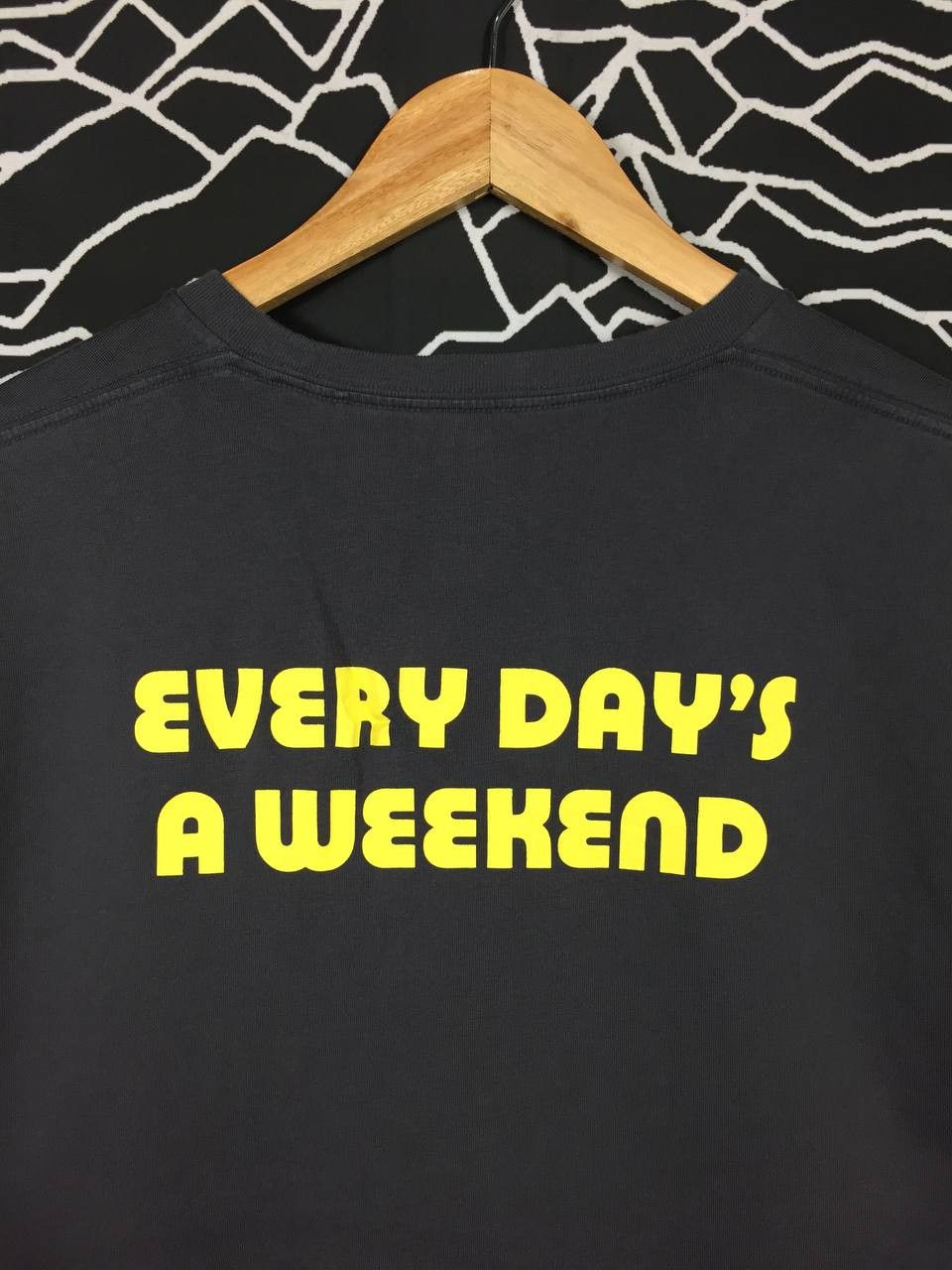 Cartoon Network × Japanese Brand × Uniqlo Uniqlo Despicable Me Minion Every Day's A Weekend Tee Size US XL / EU 56 / 4 - 6 Thumbnail