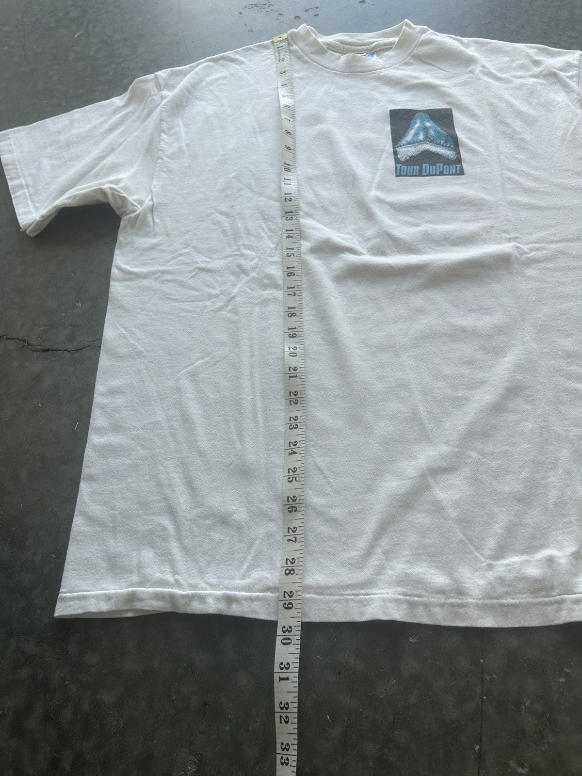 Hanes × Vintage Vintage 90s Tour DuPont Shark Graphic Tee Size US XL / EU 56 / 4 - 8 Thumbnail