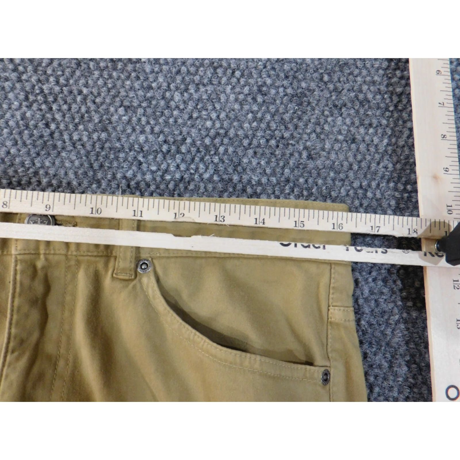 Peter Millar Peter Millar Pants 33x27 Mens beige slim fit chino khaki prep stretch Chino Pants Slim Beige Mens 33 Regular Inseam 27 Tapered Modern Preppy Baggy? Size US 33 - 3 Thumbnail