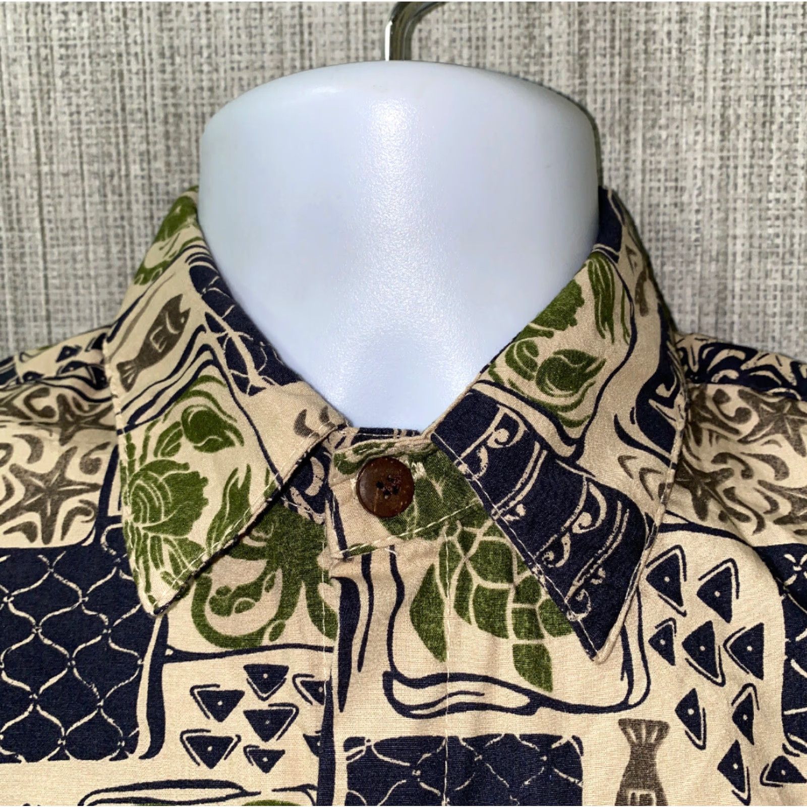 Vivobarefoot Go Barefoot Mens Short Sleeve Button-Up Hawaiian Style Shirt Turtle Print Multicolor Size S Regular Colorful Cotton Size US S / EU 44-46 / 1 - 3 Thumbnail