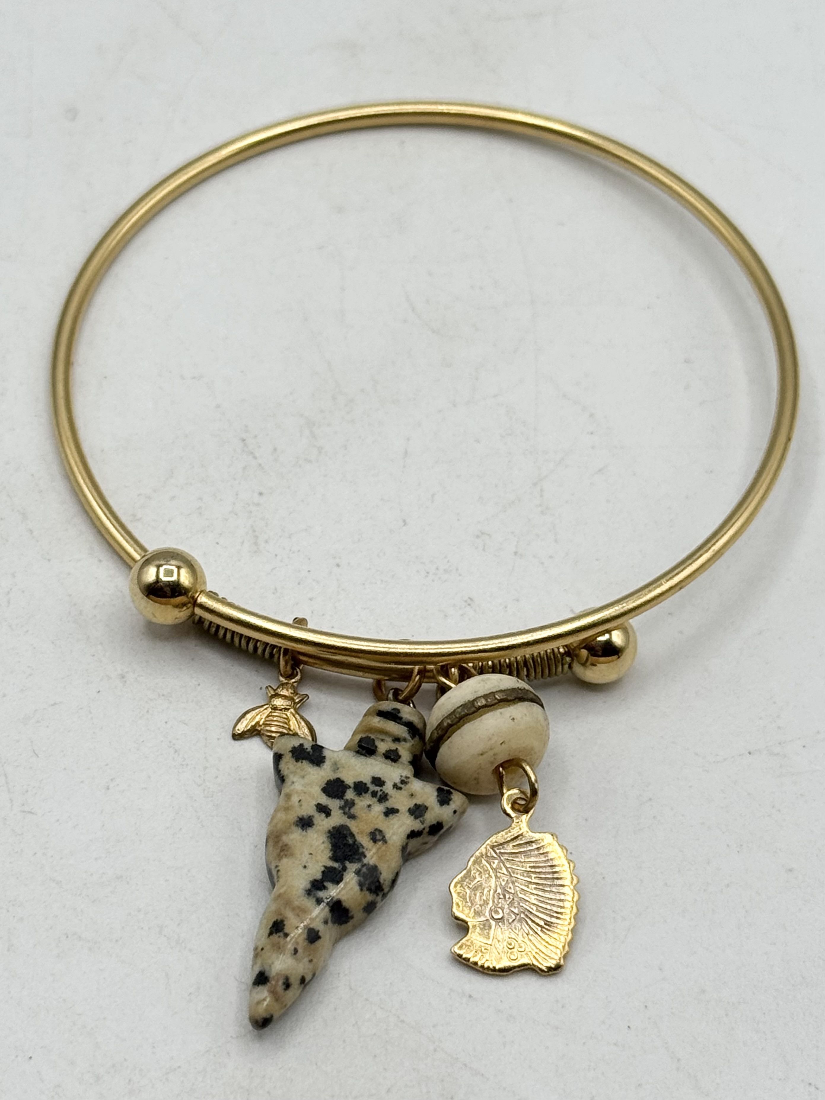 Vintage Vintage arrowhead white stone bead Indian chief charm bracel Size ONE SIZE - 3 Thumbnail