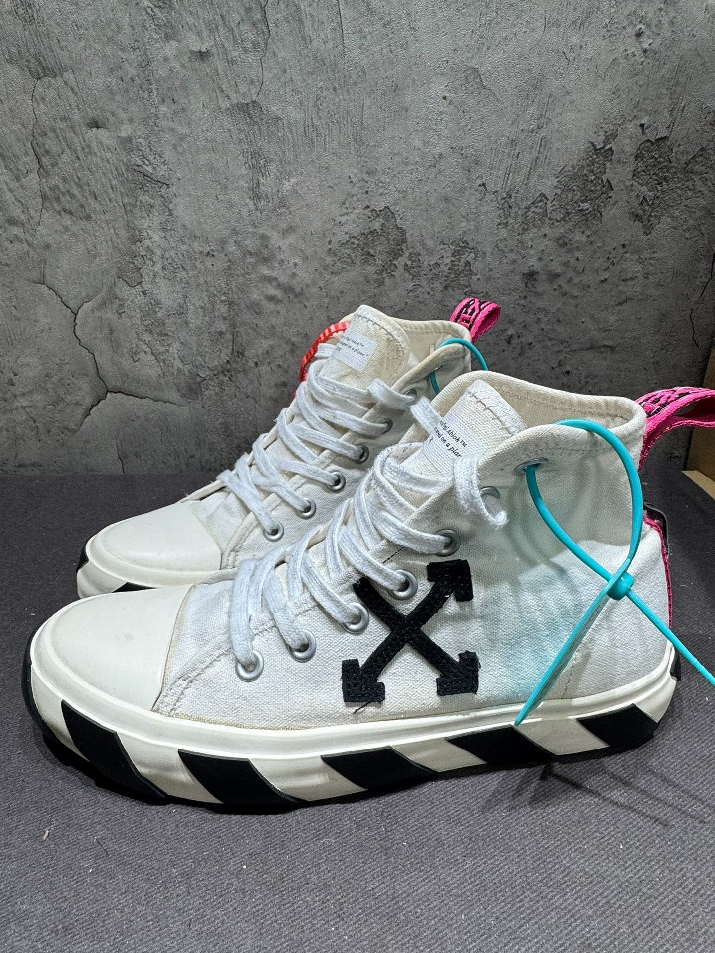 Off-White Off-White Canvas Black Hoodie S Men Size US S / EU 44-46 / 1 - 1 Thumbnail