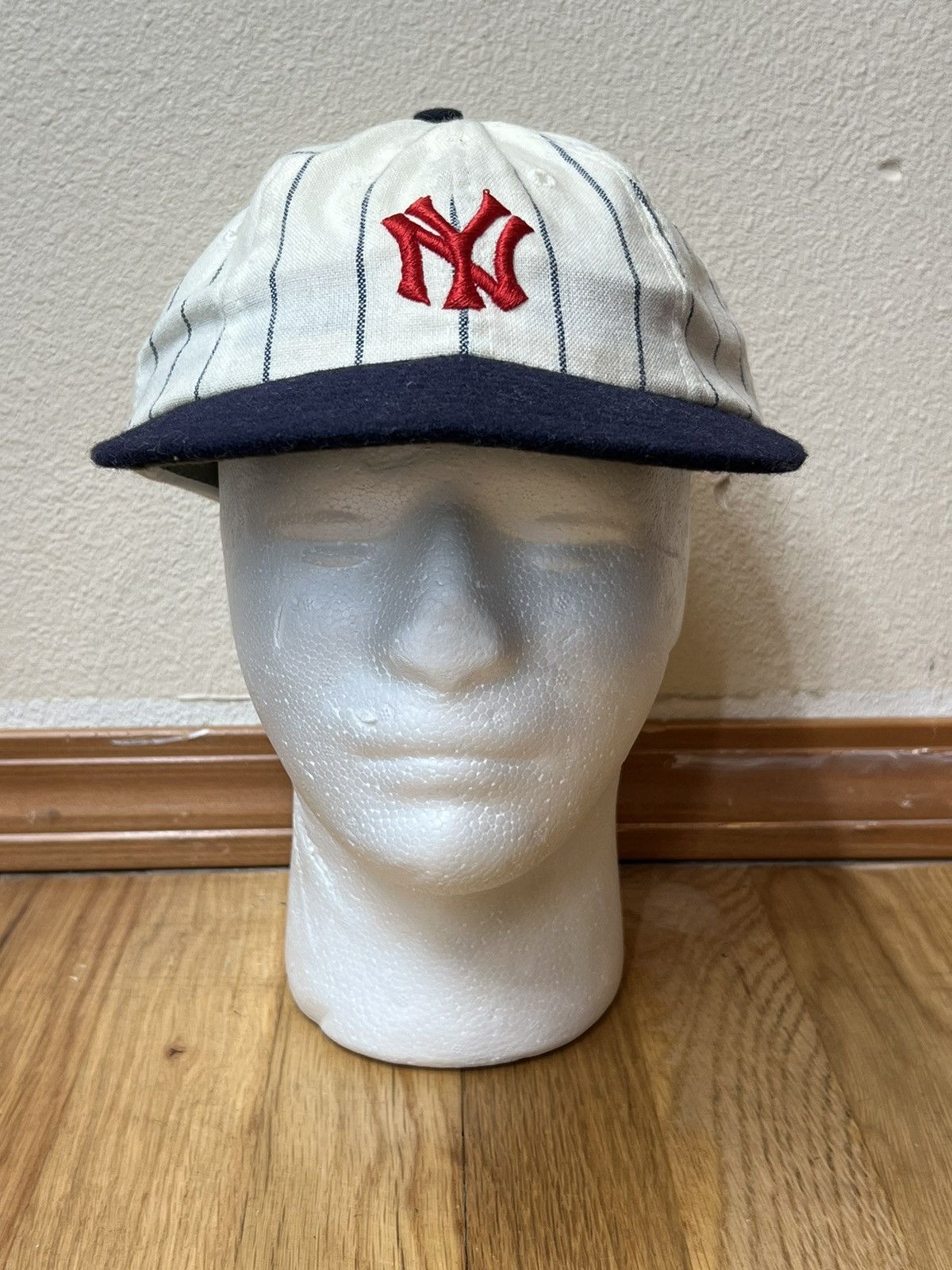 Other Vintage New York Yankees Cooperstown Roman Pinstripe 7 1/4 Size ONE SIZE - 1 Thumbnail