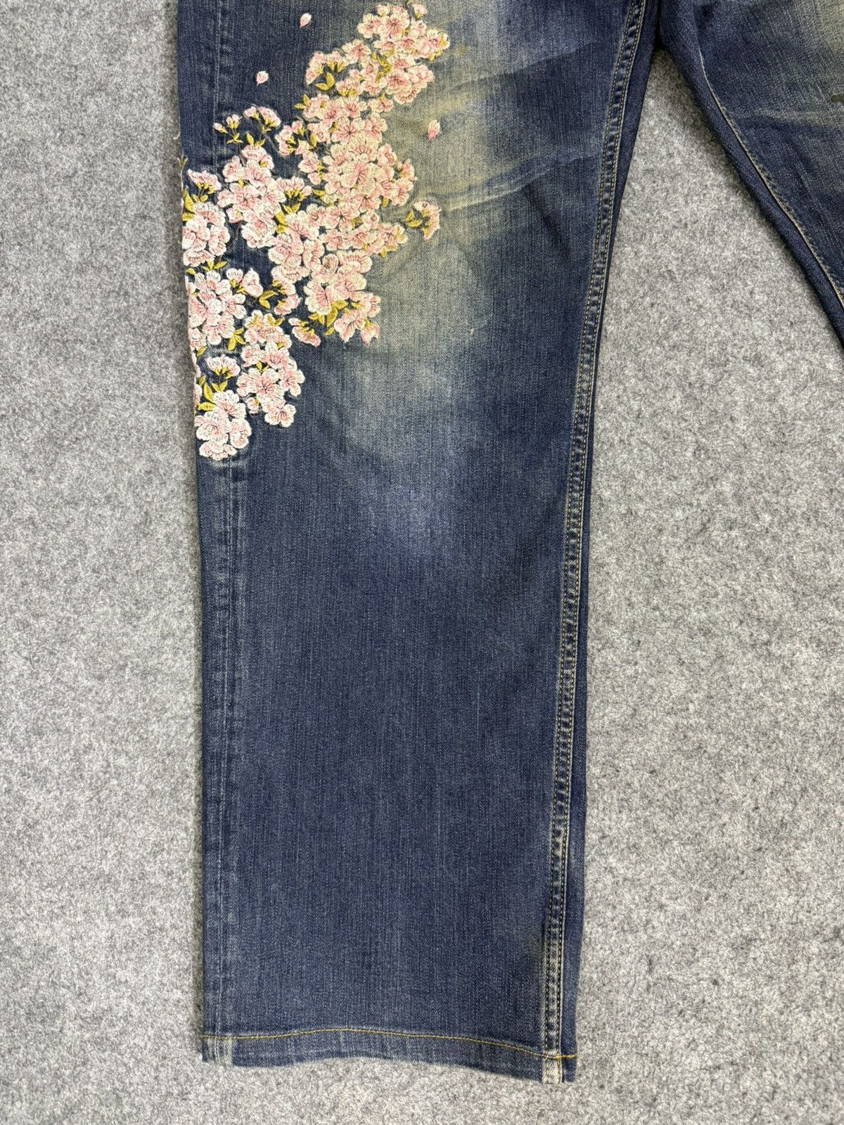 Karakuri Tamashii 🔴Last Drop🔴 A9 JAPANESE BRAND DRAGON AND SAKURA EMBROIDERED Size US 35 - 4 Thumbnail