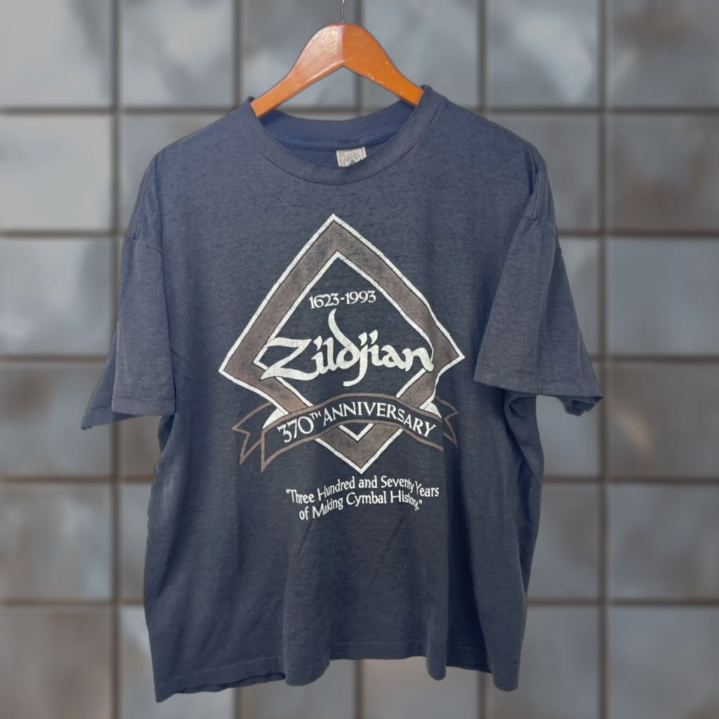 Vintage VINTAGE 90s Zildjian Drums Cymbal Anniversary T Shirt XL Black Logo Cotton Polyester Nylon Men T-Shirt 90s Vintage Mens XL Size US XL / EU 56 / 4 - 1 Thumbnail