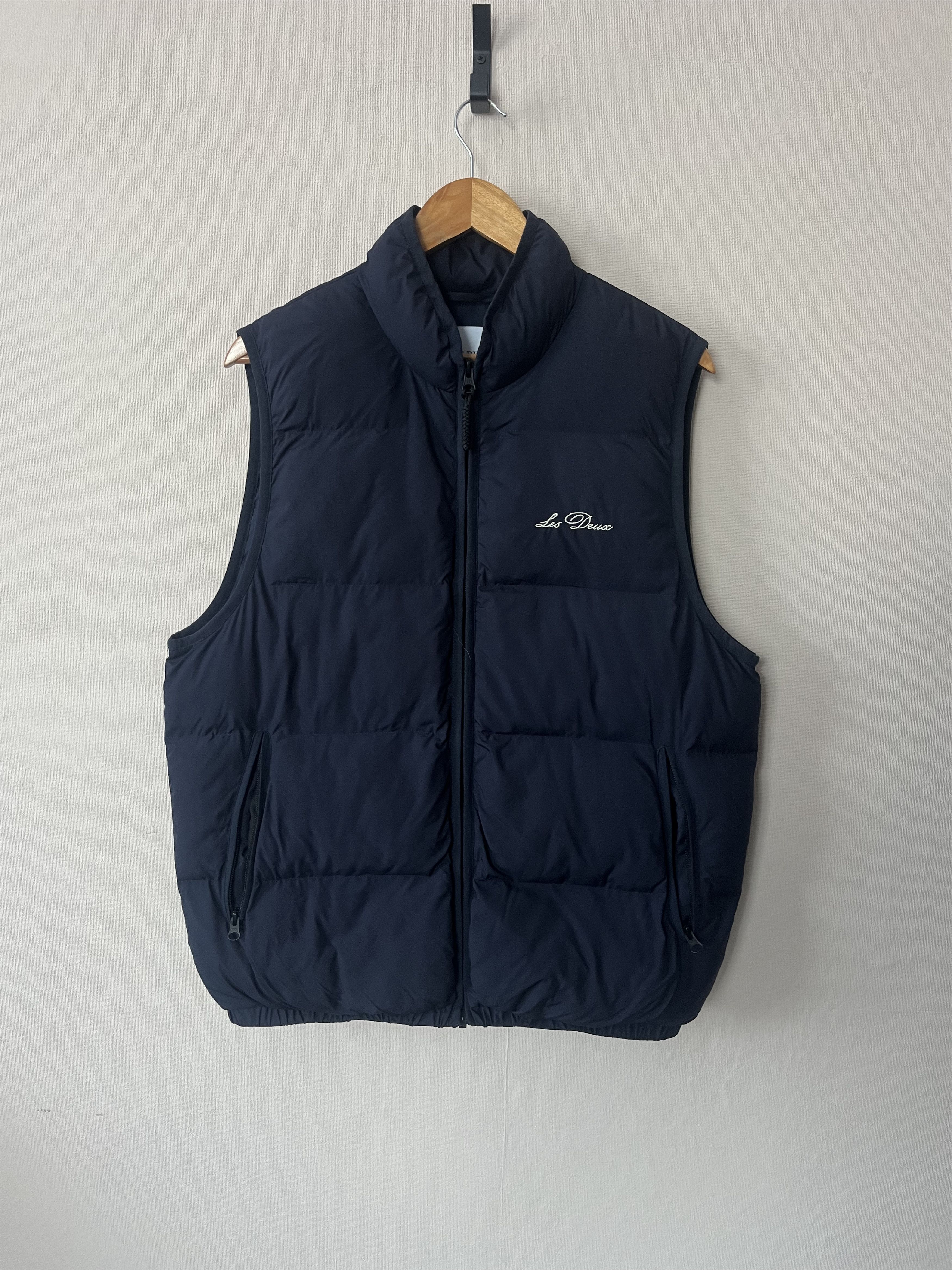 Les Deux Les Deux Men’s Newport Padded Vest in Blue Script Logo Size US M / EU 48-50 / 2 - 1 Thumbnail