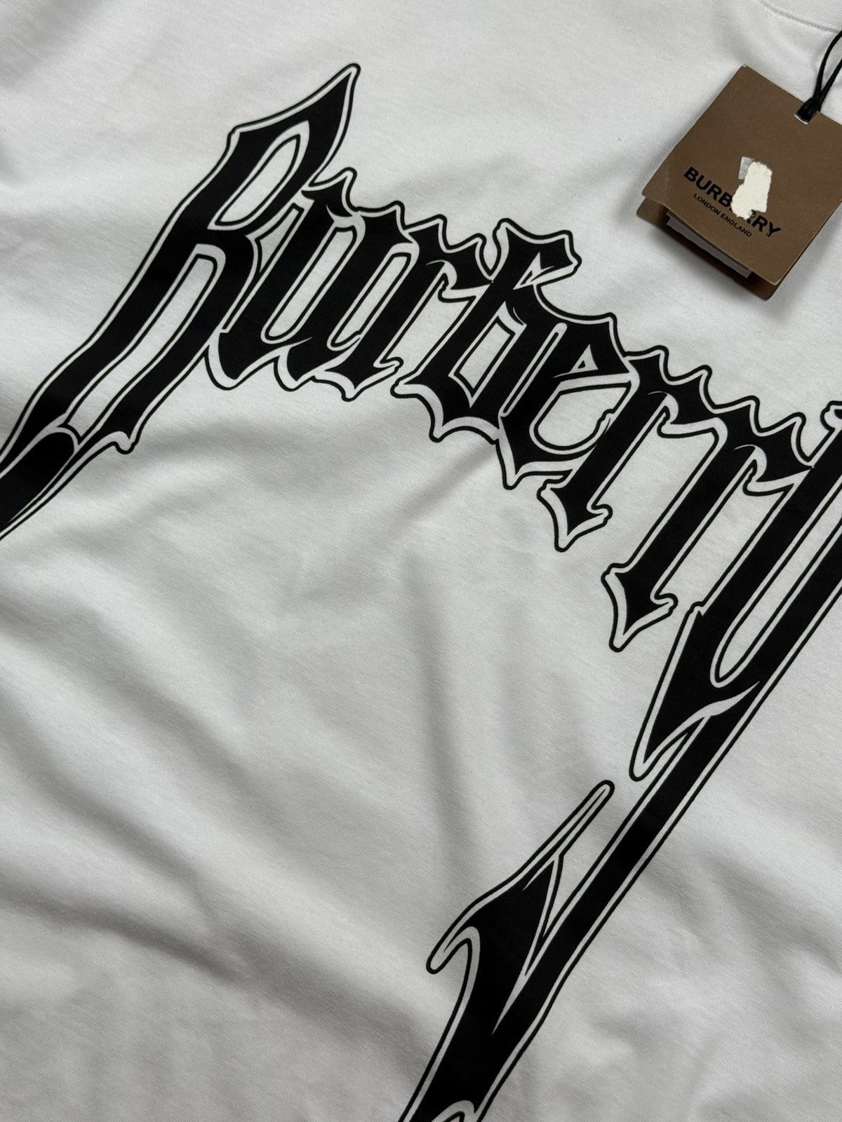 Burberry Burberry Gothic Logo Print over size cut Size US XXL / EU 58 / 5 - 3 Thumbnail