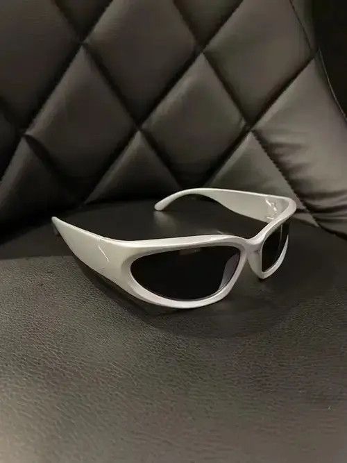 Vintage Vintage Y2K glasses Sunglasses cyber retro rare cozy silver Size ONE SIZE - 1 Thumbnail