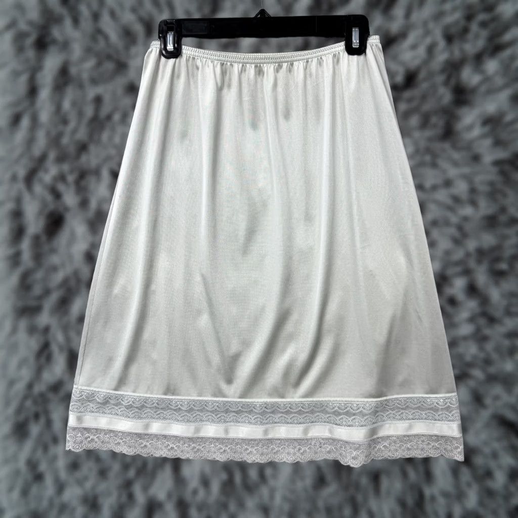Vintage VINTAGE Vanity Fair Half Slip Skirt Womens M Sage Green Satin Nylon Unlined Lace Hem 70s 80s Retro Victorian Coquette USA Size 32" / US 10 / IT 46 - 1 Thumbnail
