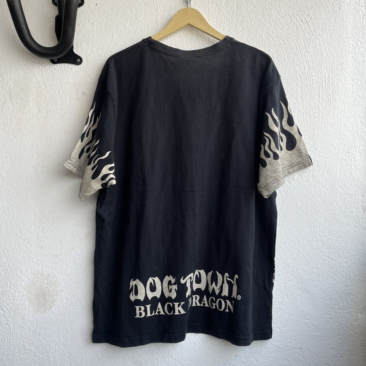 Dogtown VINTAGE DOGTOWN BLACK DRAGON FIRE FLAMES TSHIRT Size US L / EU 52-54 / 3 - 2 Thumbnail