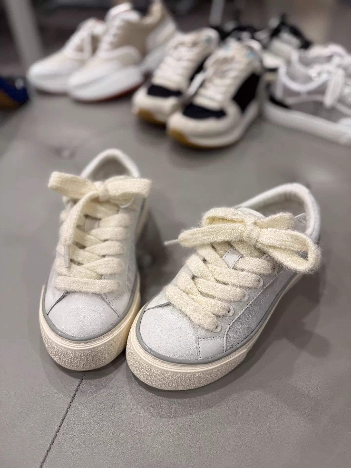 Dior Dior B33 New Embossed Logo ThickSole White Sneaker Size US 5.5 / IT 35.5 - 2 Thumbnail