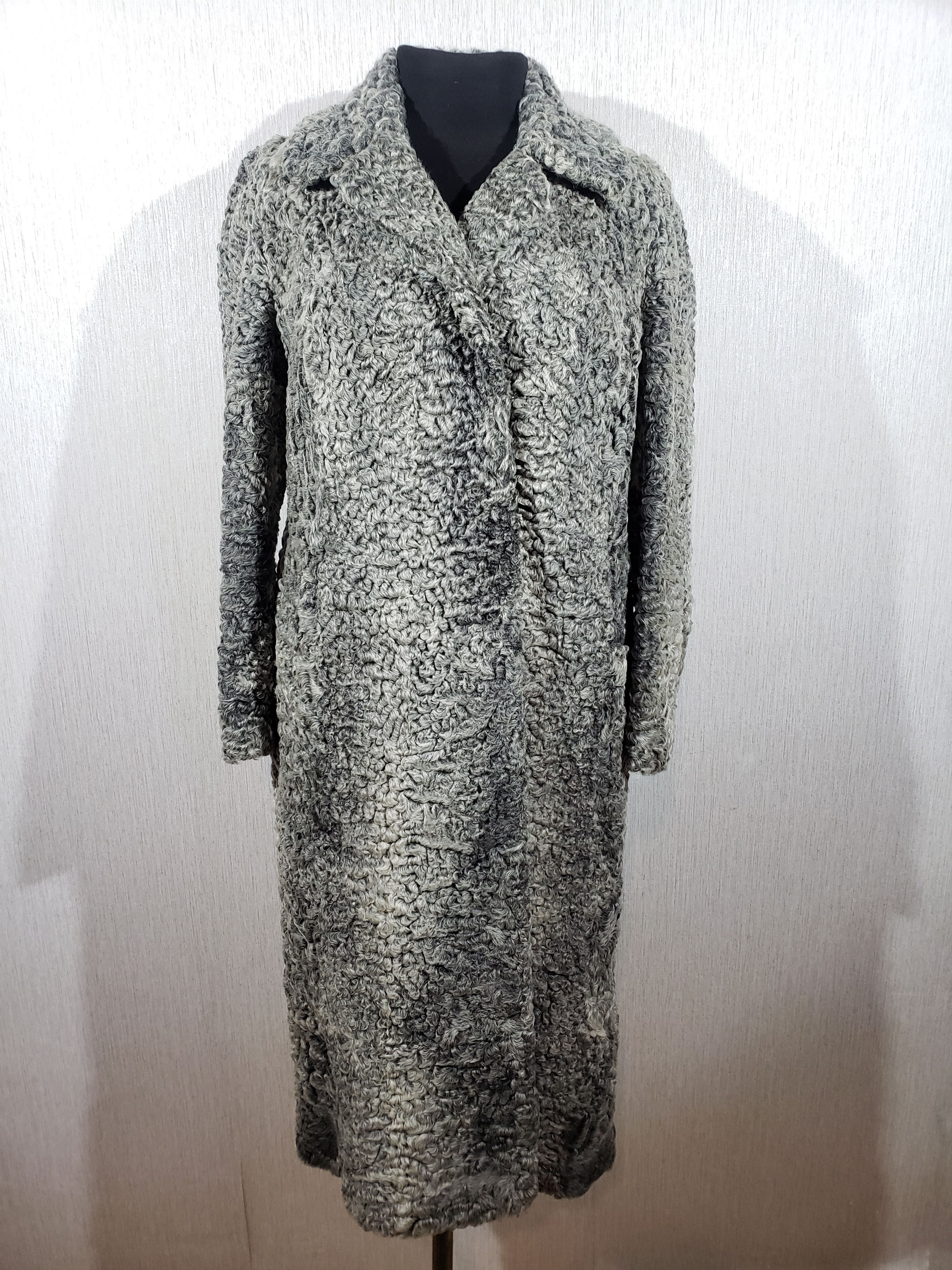 Other Wonderful women's fur coat made of sheep fur. Size XL / US 12-14 / IT 48-50 - 1 Thumbnail