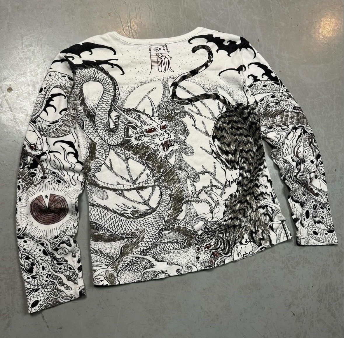 Yasuyuki Ishii Yasuyuki Ishii “Dualing Dragon & Tiger” Tattoo