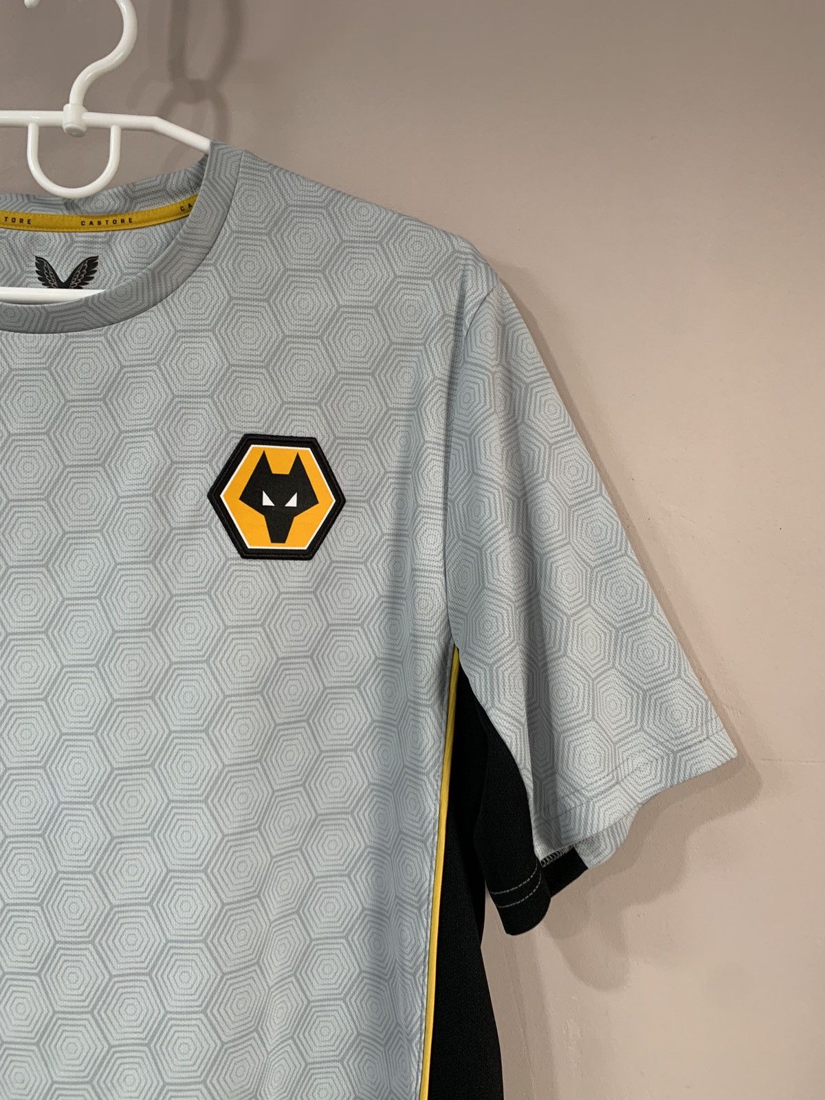 Other Wolverhampton Training Football Shirt Castore Soccer Jersey Size US L / EU 52-54 / 3 - 4 Thumbnail