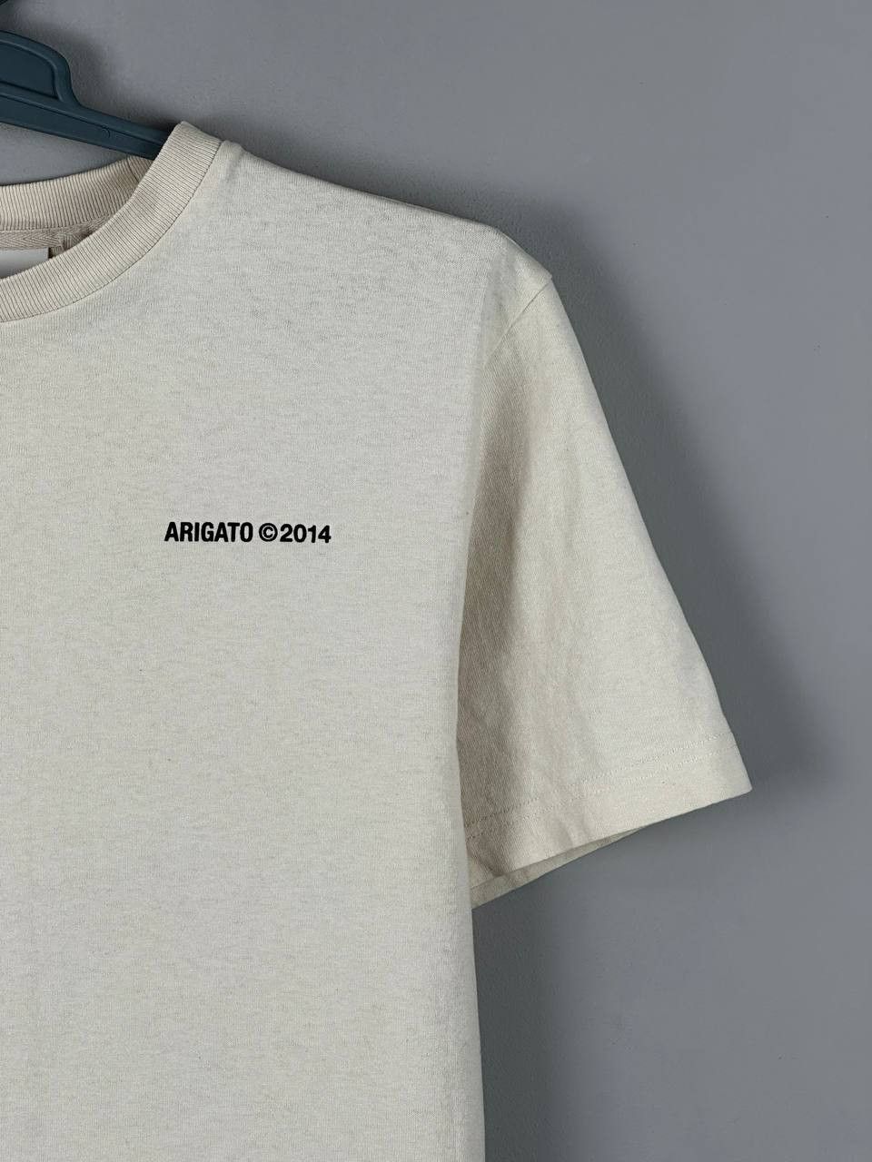Axel Arigato Axel Arigato Basic Beige Logo T Shirt Luxury Size US M / EU 48-50 / 2 - 4 Thumbnail