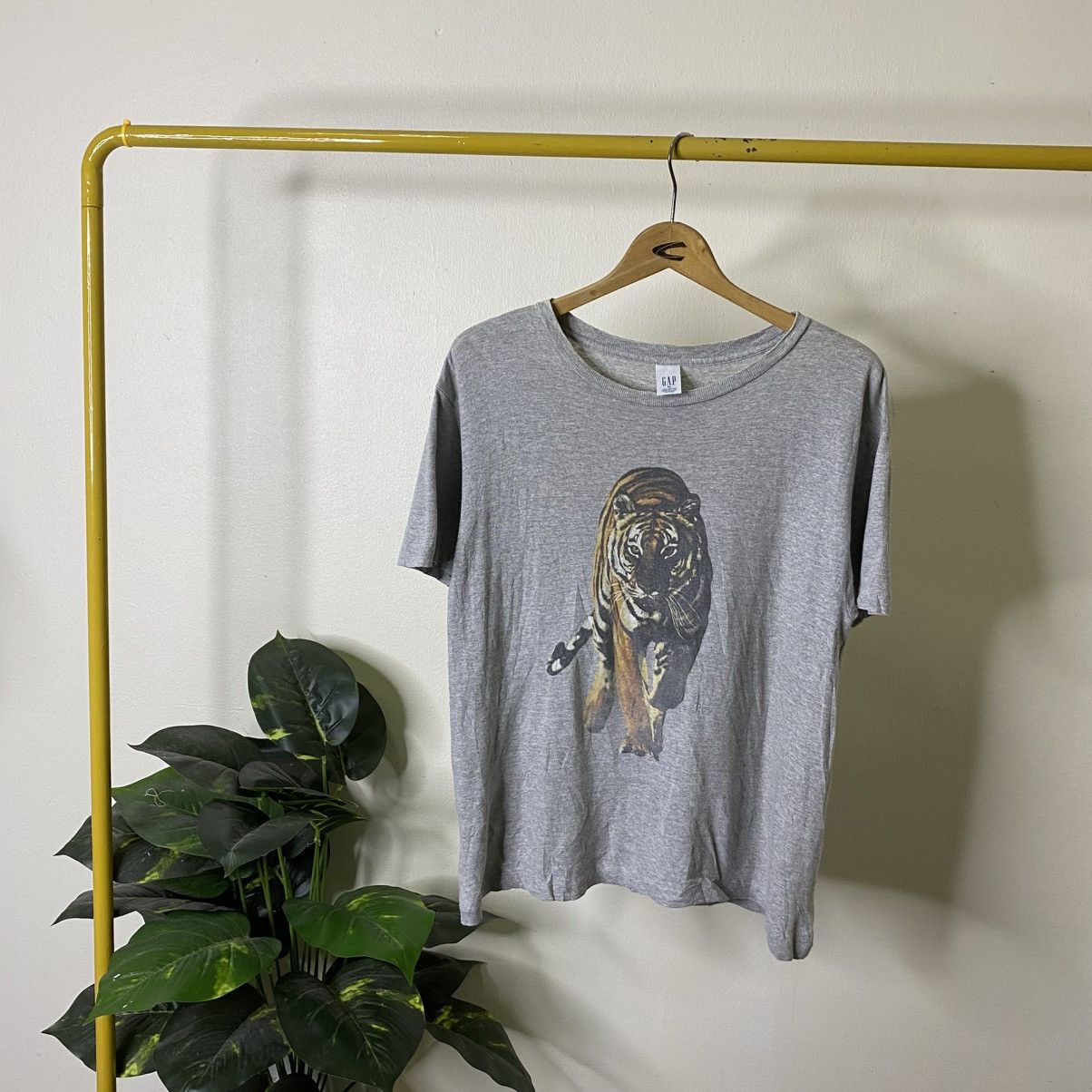 Gap Y2K Gap Tiger Graphic T Shirt Kanye West Style Size US S / EU 44-46 / 1 - 1 Thumbnail
