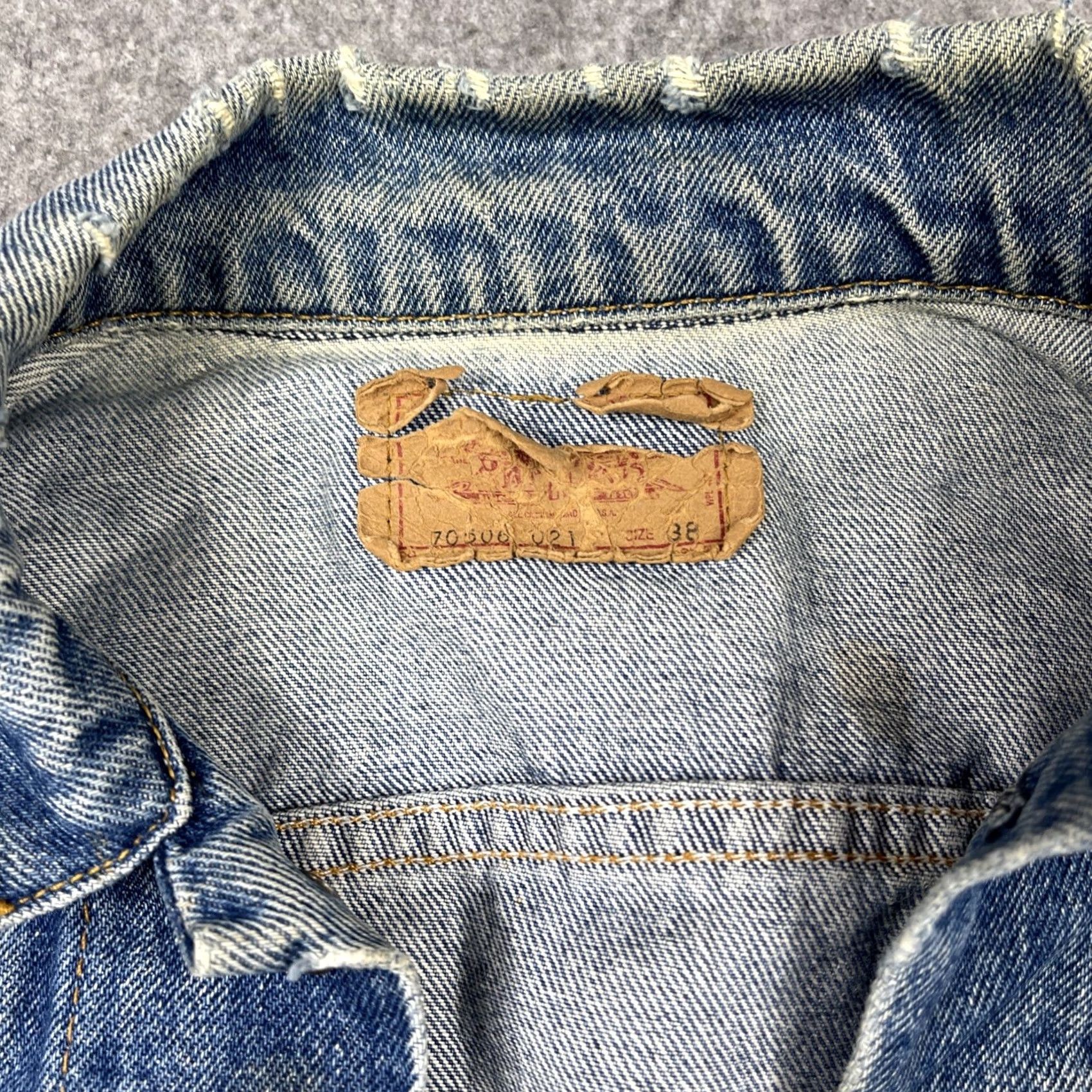 Levi's VINTAGE Levi's Trucker Jacket Denim Blue 38 Regular Men's Distressed USA 80s Leather? (Note: cannot add new info) Size US XXS / EU 40 - 6 Thumbnail