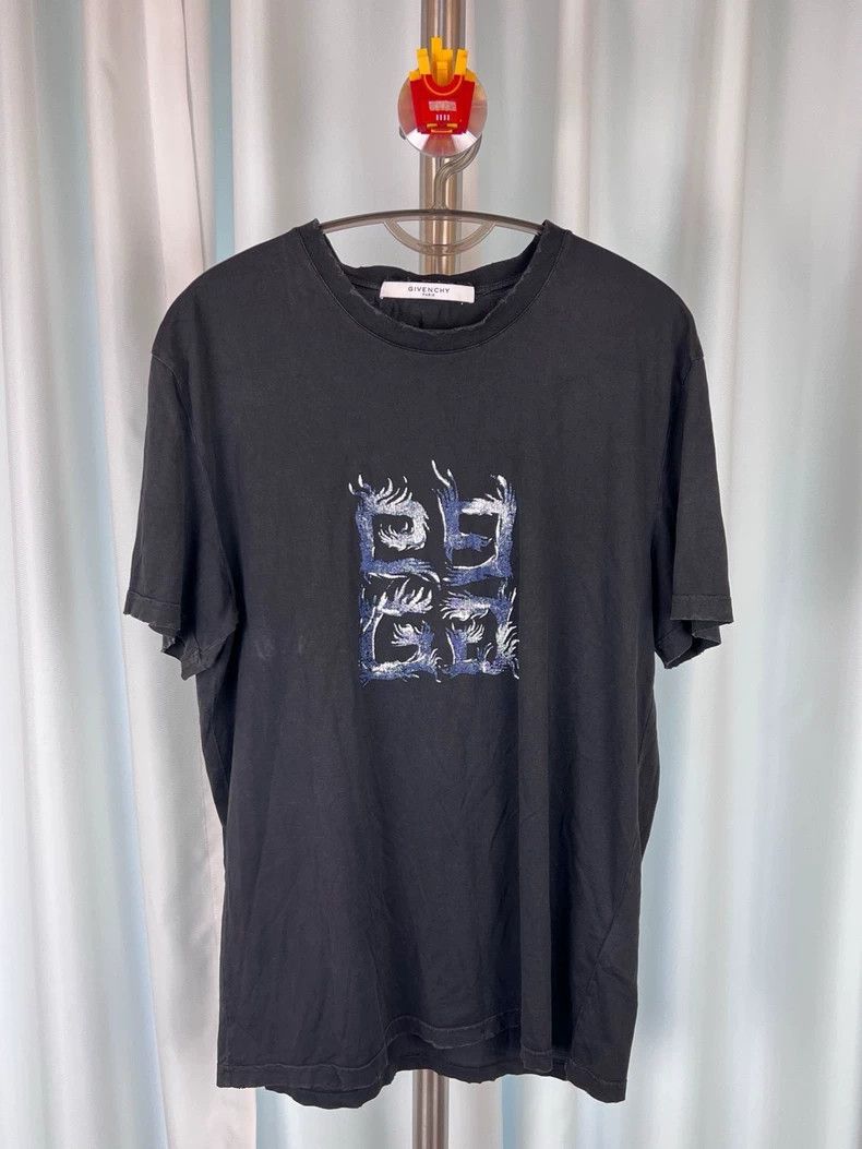 Givenchy Givenchy Four团 Flame Printed Logo Distressed Short Sleeve Size US XL / EU 56 / 4 - 1 Thumbnail
