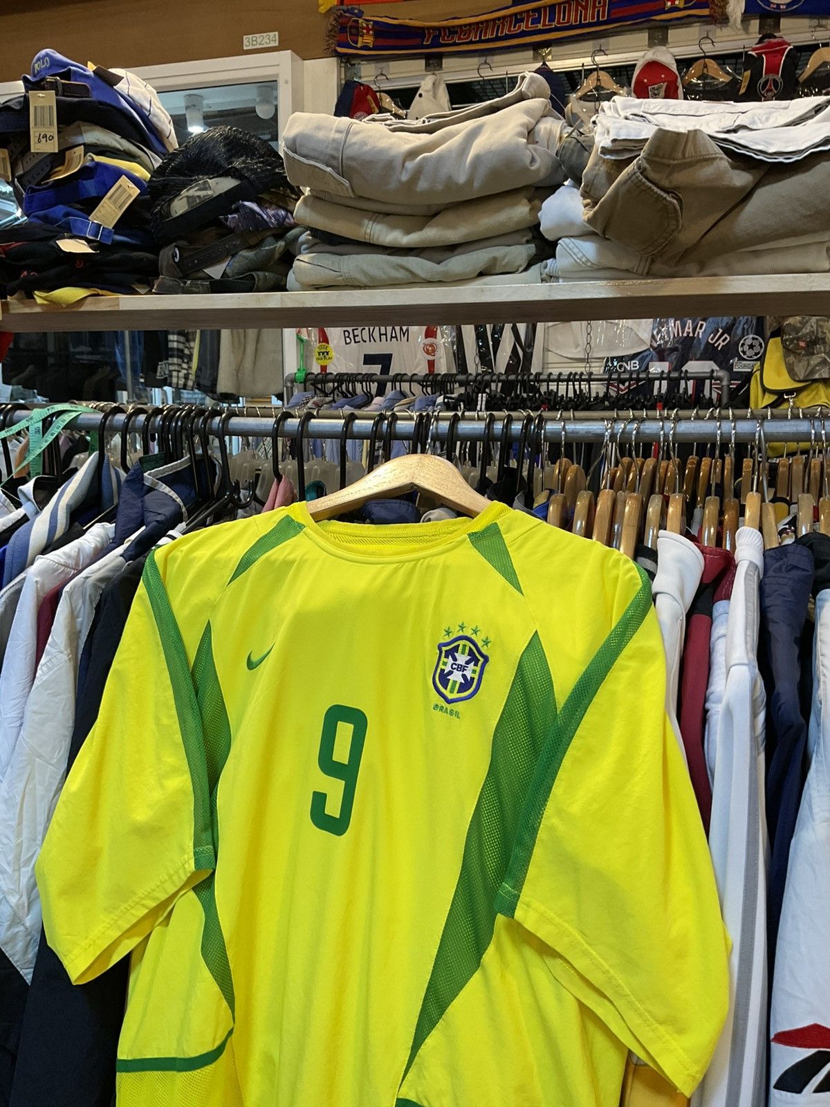Nike Vintage 2002 Brazil Home Kit RONALDO 9 Size US M / EU 48-50 / 2 - 3 Thumbnail