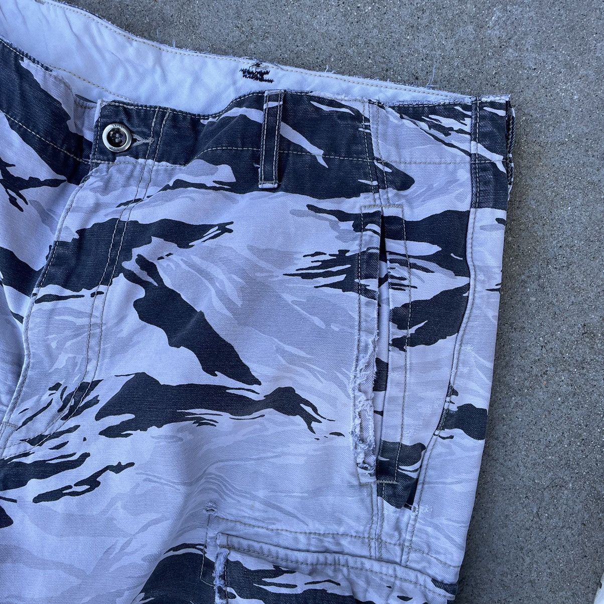 Levi's × Vintage Baggy Tiger Camo Shorts Size US 36 / EU 52 - 5 Thumbnail