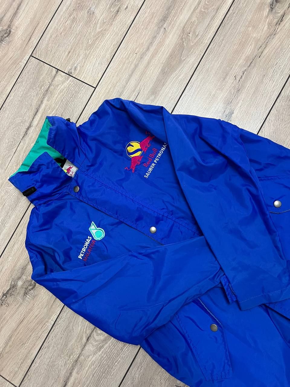 Red Bull Rare Red Bull Sauber Petronas Malaysia Rain Wind Hood Jacket Size US S / EU 44-46 / 1 - 9 Thumbnail