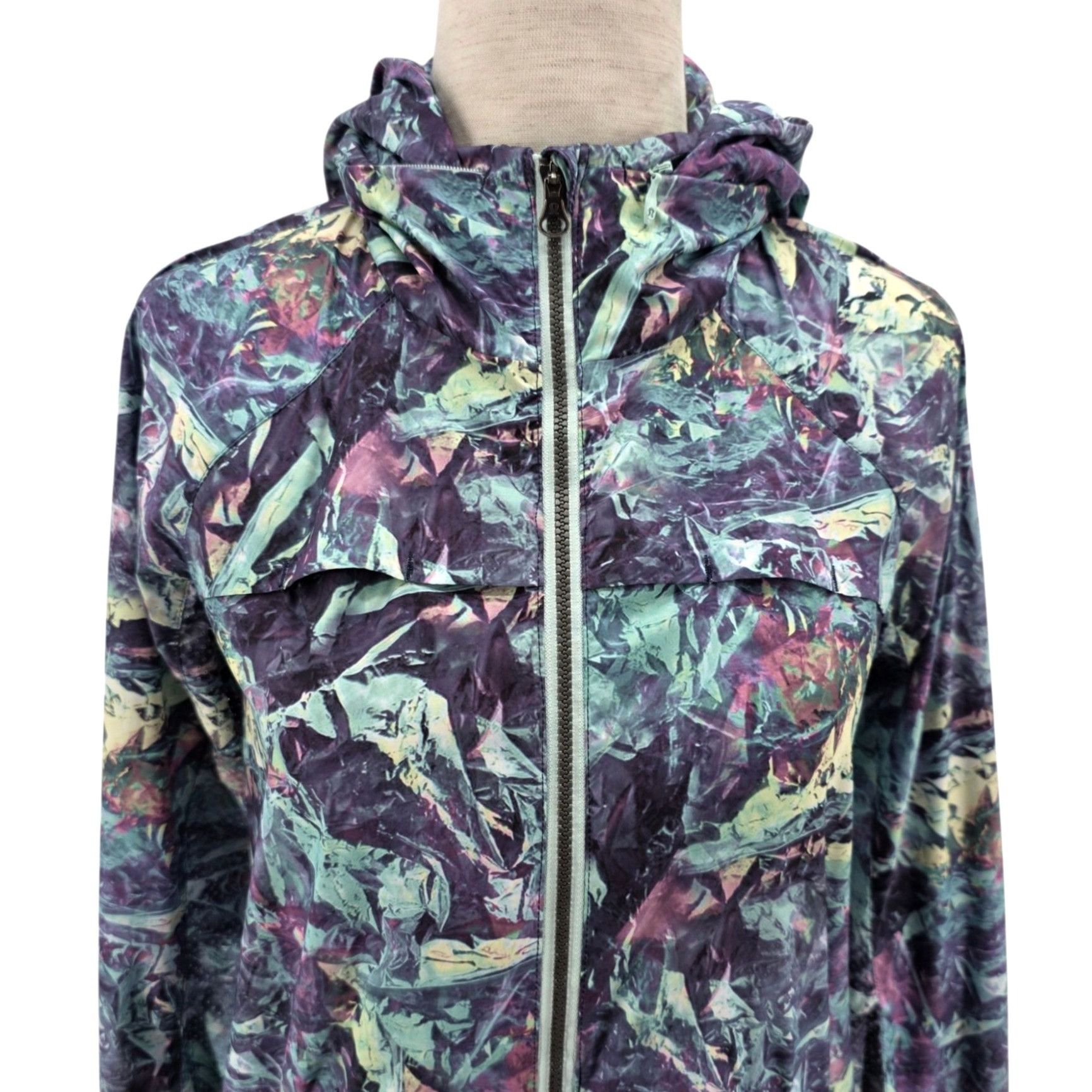 Lululemon Lululemon Womens 2 Jacket Miss Misty II Hooded Wind Water Size XS / US 0-2 / IT 36-38 - 2 Thumbnail