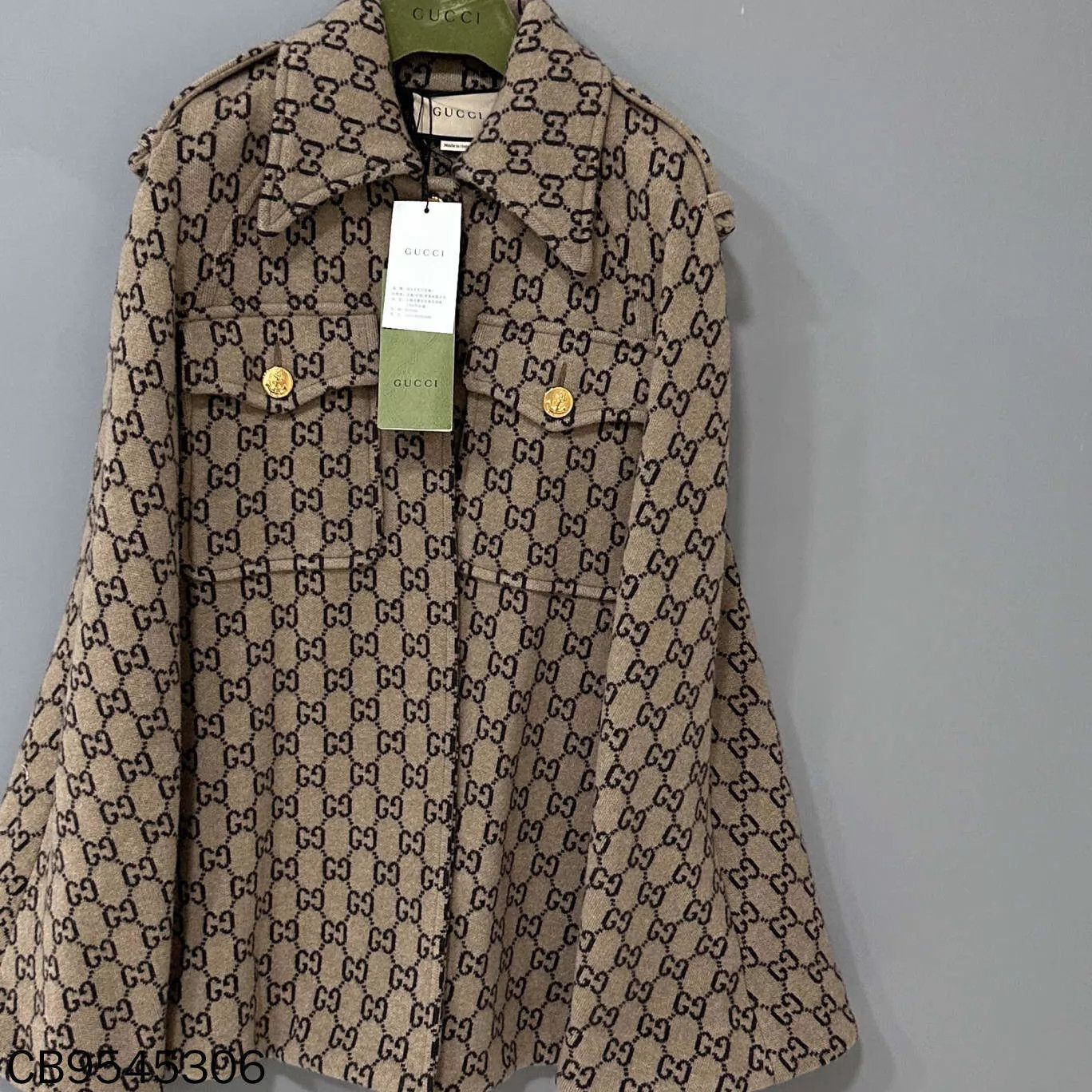 Gucci Gucci new S cape Size S / US 4 / IT 40 - 2 Thumbnail